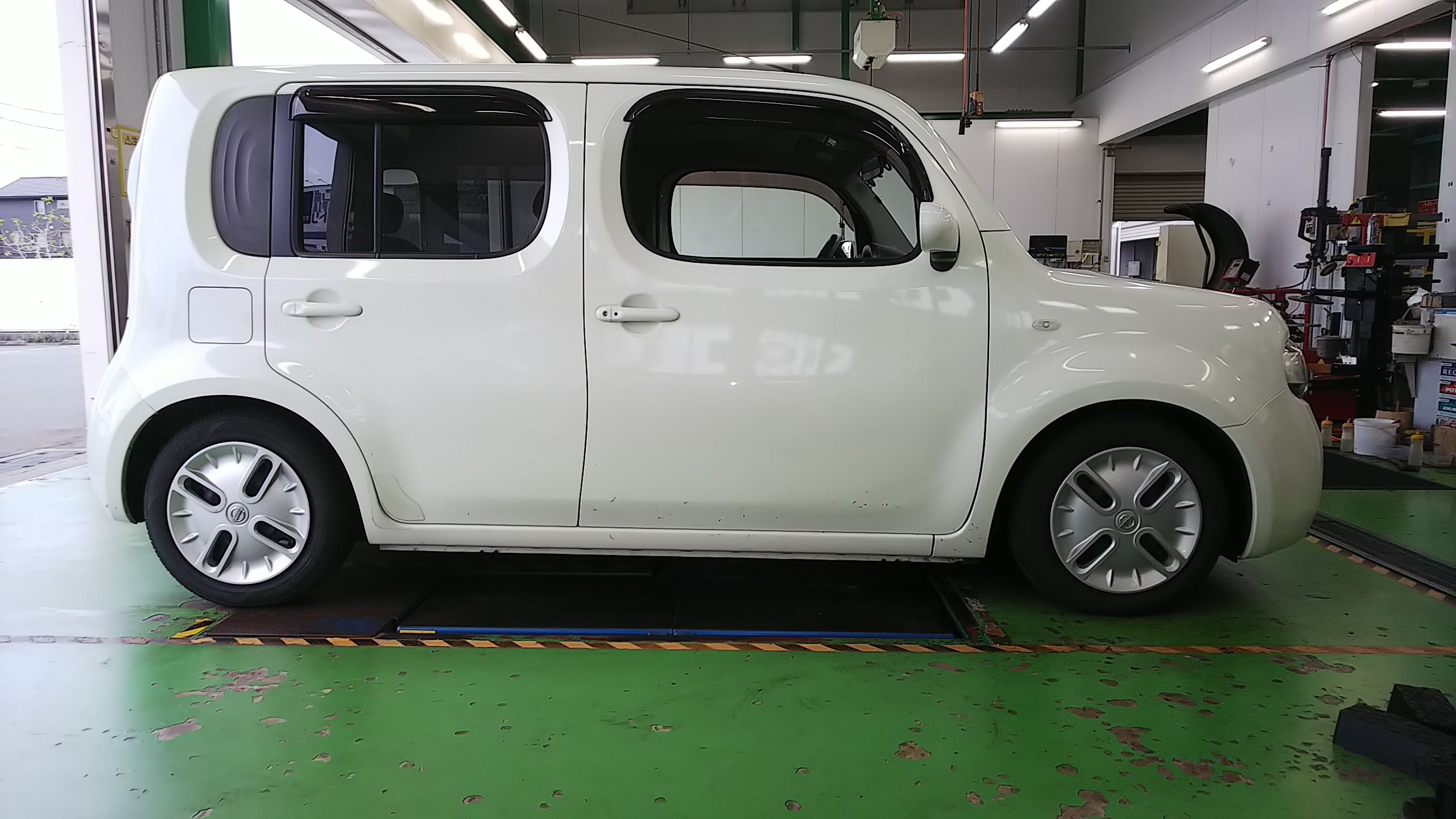 日産 キューブ Z12 タイヤ＆ホイール交換 | 日産 キューブ ホイール