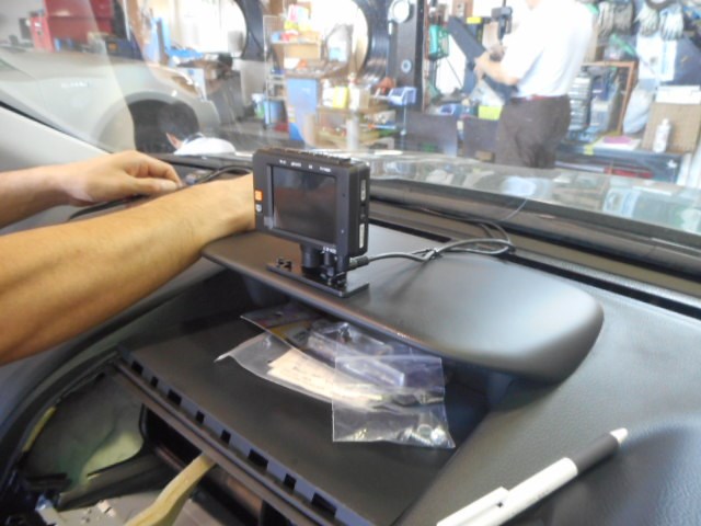 ドライブレコーダー コムテックZDR-015 フォレスターに取り付け