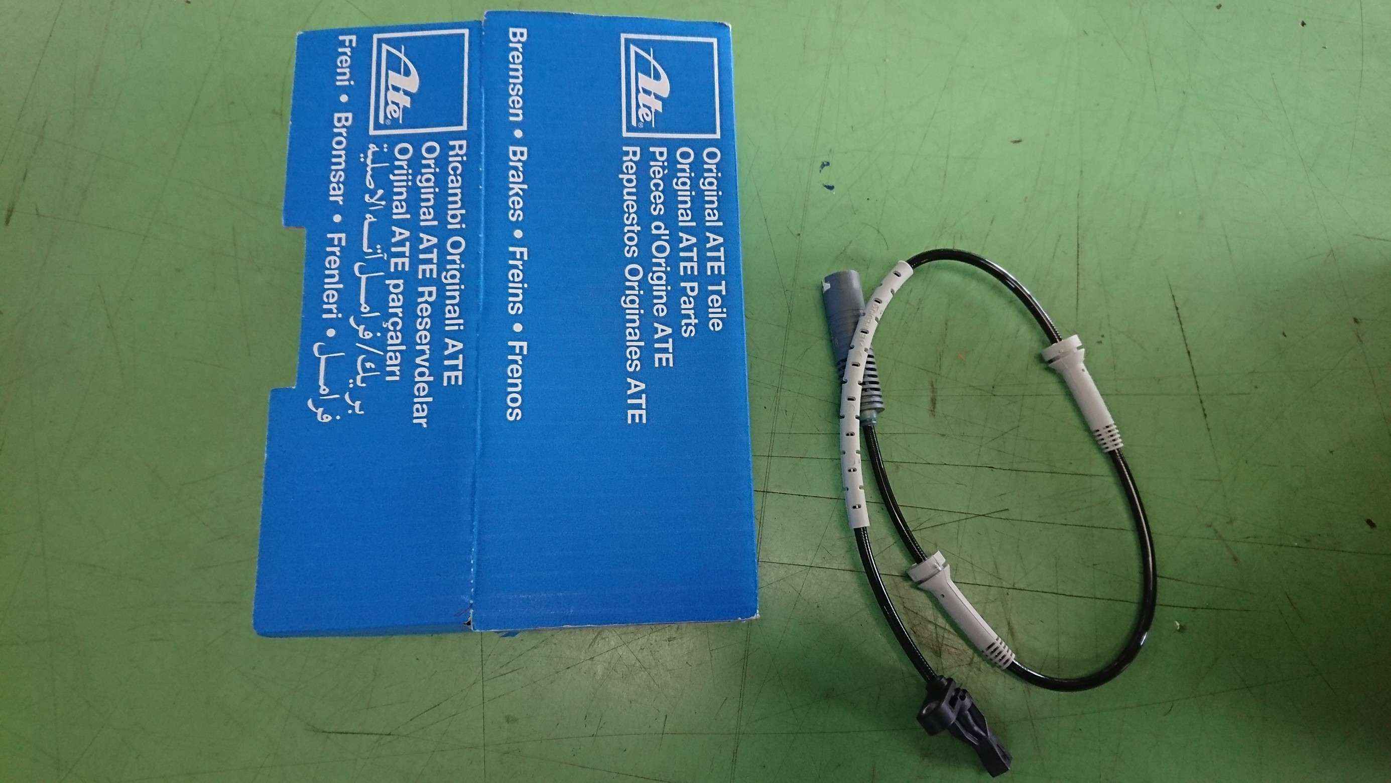 BMW ABSセンサー交換しました♪ BMW 3シリーズ メンテナンス商品 パーツ取付 > 足回り関係取付 技術サービス施工事例