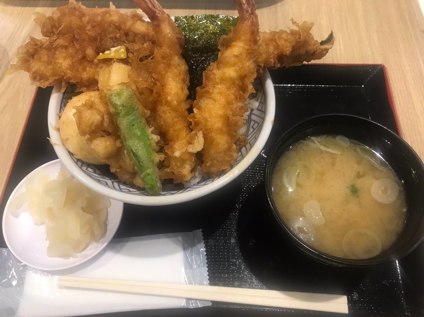 天丼を食べてきました スタッフ日記 タイヤ館 目白 東京都のタイヤ カー用品ショップ タイヤからはじまる トータルカーメンテナンス タイヤ館グループ
