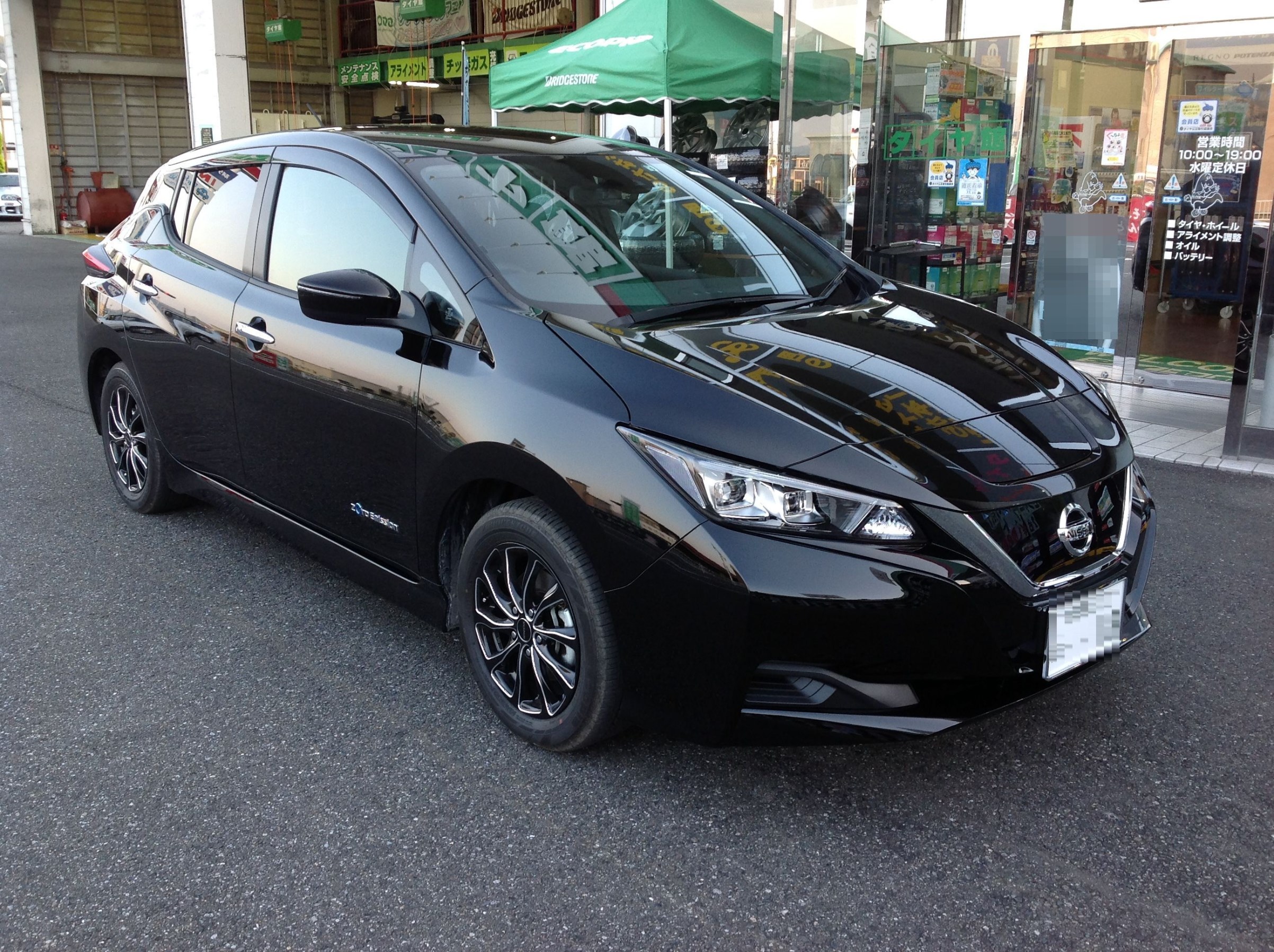 日産リーフに履いてましたタイヤホイールです