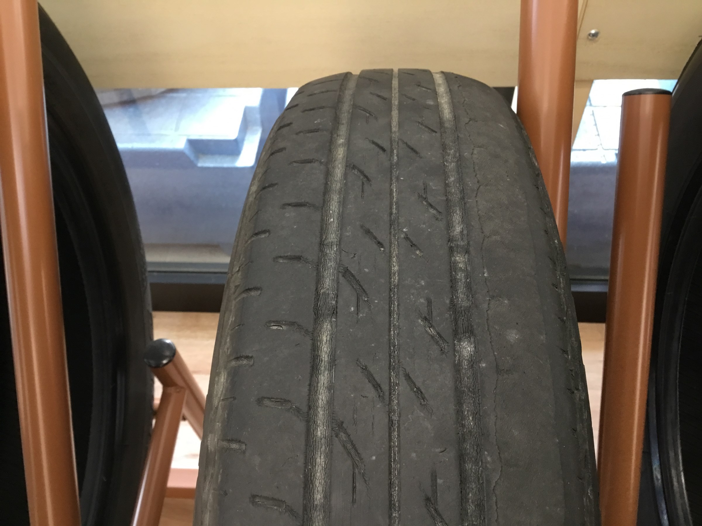 タイヤの角が減る・・・減り方でお困りの方はタイヤ館へ！ その他 > 無料安全点検 スタッフ日記 タイヤ館 大垣 岐阜県のタイヤ、カー用品ショップ タイヤからはじまる、トータル