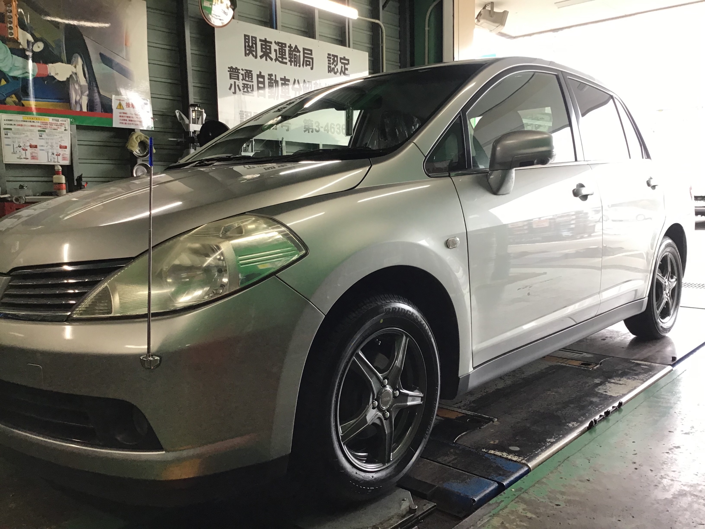 ティーダラティオ タイヤ交換 アルミホイール取り付け 日産 ティーダ サービス事例 タイヤ館 勝田台 千葉県のタイヤ カー用品ショップ タイヤからはじまる トータルカーメンテナンス タイヤ館グループ