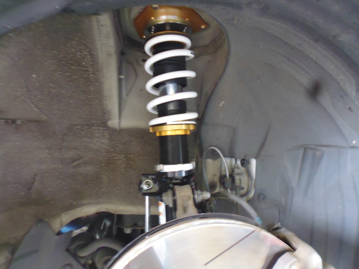 Zn6型86リフレッシュでhks製車高調 トヨタ 86 パーツ取付 サスペンション取付 サービス事例 タイヤ館 加古川中央 兵庫県のタイヤ カー用品ショップ タイヤからはじまる トータルカーメンテナンス タイヤ館グループ