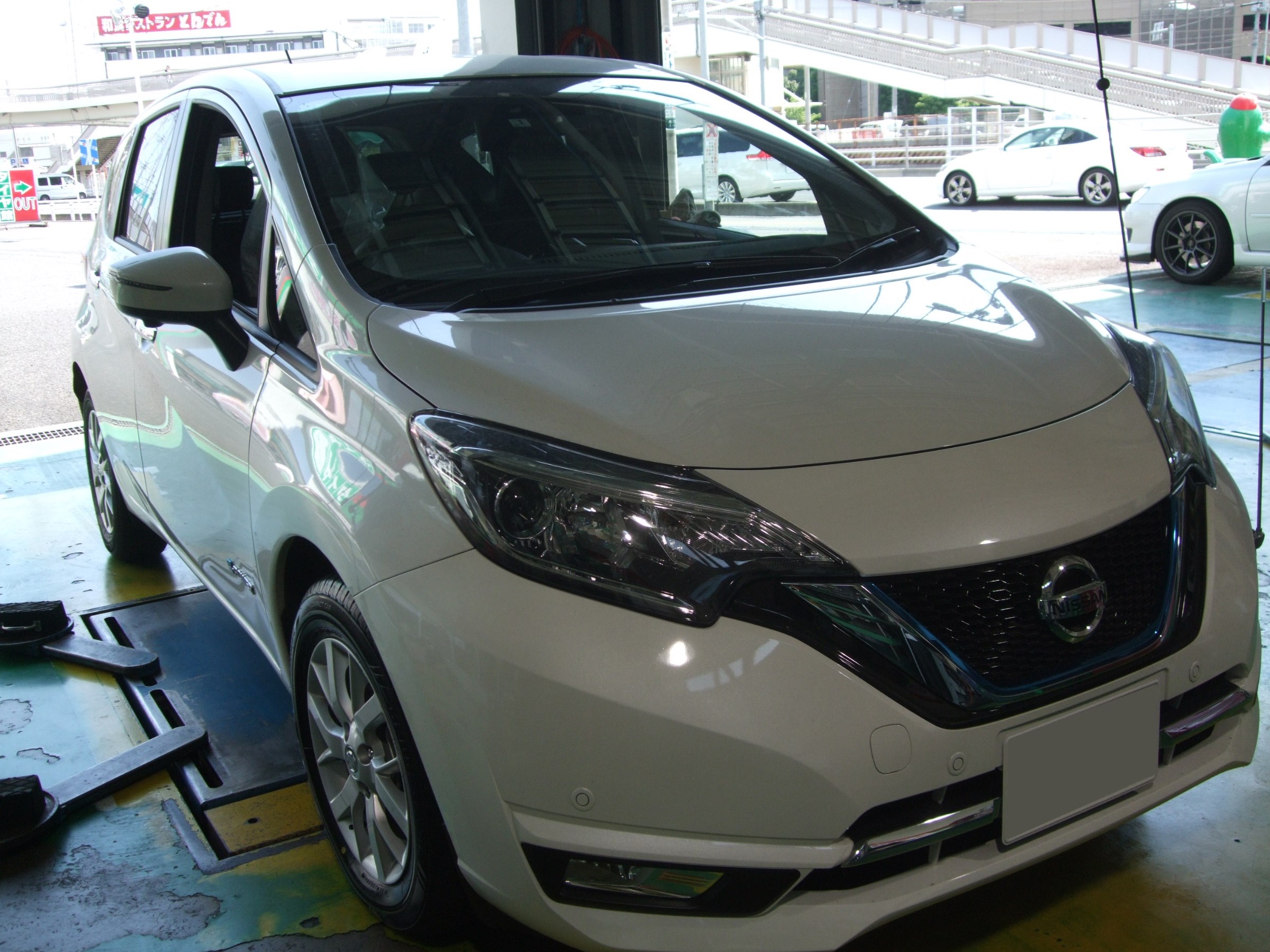 日産 ノート タイヤ交換 ｔｐｍｓ取り付け 日産 ノートe Power タイヤ タイヤ ホイール関連 Tpms タイヤ空気圧センサー スタッフ日記 タイヤ館 １２２鳩ヶ谷 タイヤからはじまる トータルカーメンテナンス タイヤ館グループ