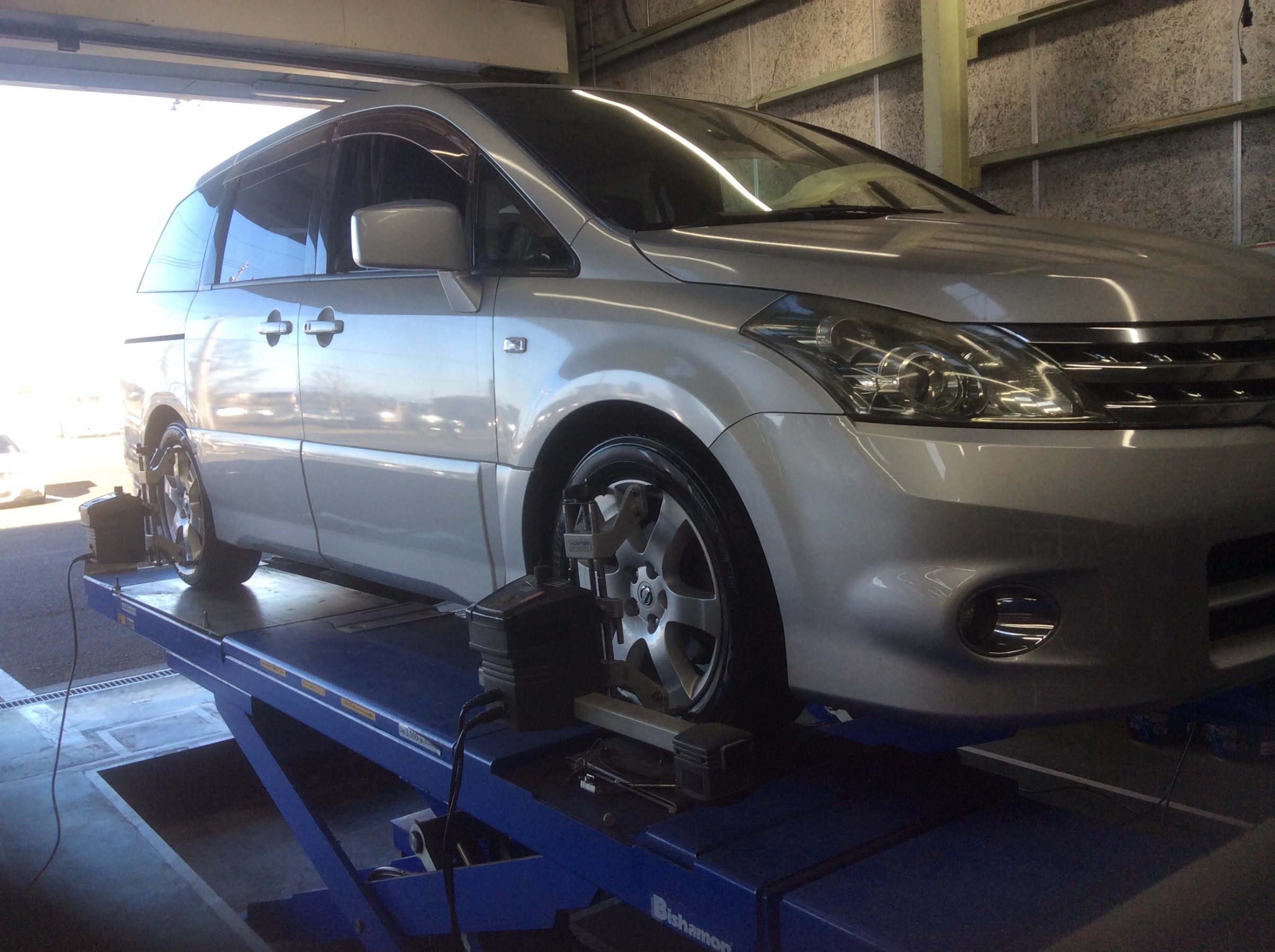 日産 プレサージュ 本日アライメント調整作業です 日産 プレサージュ タイヤ タイヤ ホイール関連 4輪トータルアライメント調整 総和店こだわり作業 タイヤ館 総和 茨城県のタイヤ カー用品ショップ タイヤからはじまる トータルカーメンテナンス