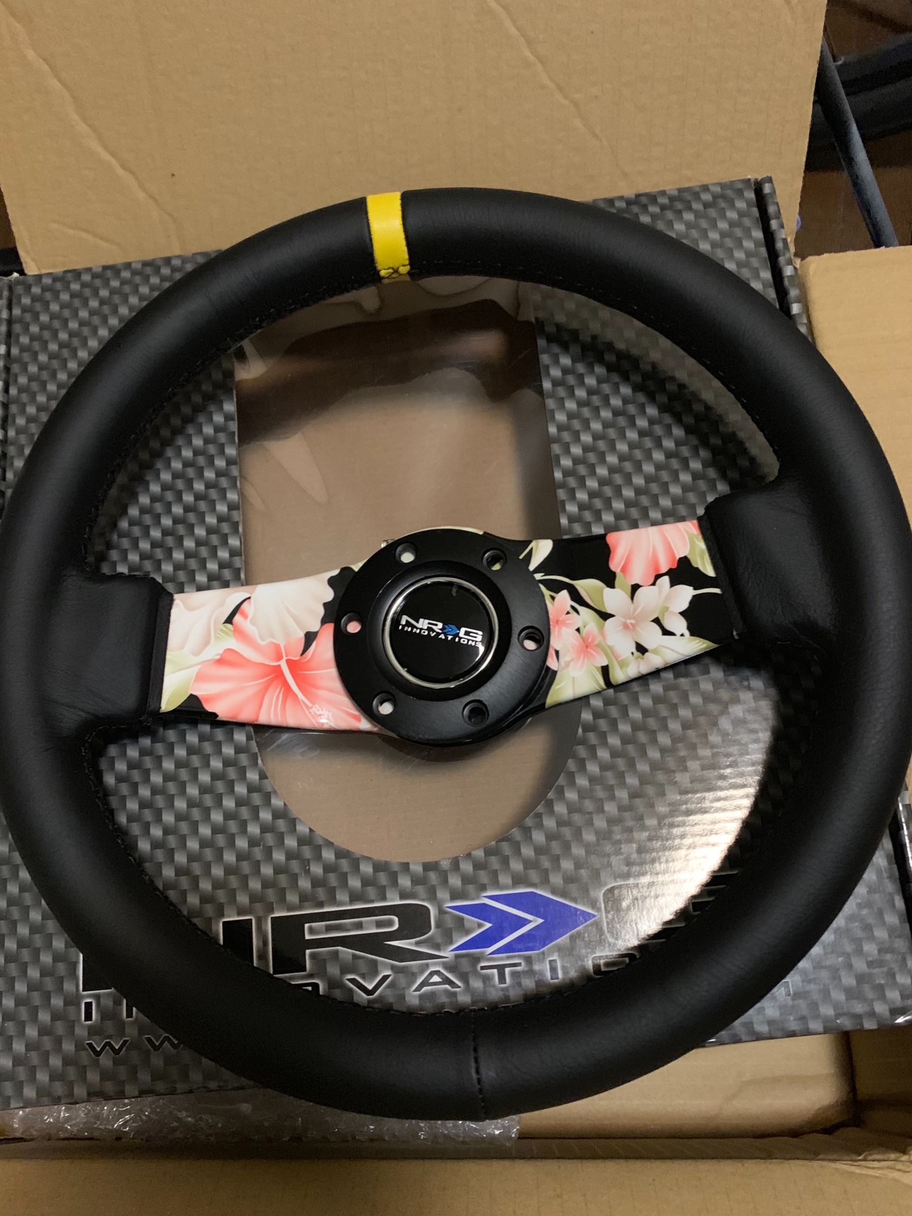 ホーンボタンを加工 スタッフ日記 タイヤ館 勝田台 千葉県のタイヤ カー用品ショップ タイヤからはじまる トータルカーメンテナンス タイヤ館グループ