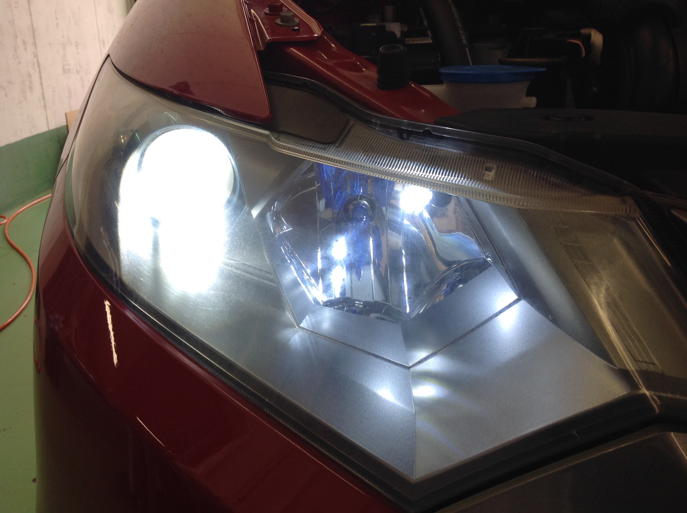 ホンダ インサイト Ledヘッドライト取付 ホンダ インサイト サービス事例 タイヤ館 土浦北インター 茨城県のタイヤ カー用品ショップ タイヤからはじまる トータルカーメンテナンス タイヤ館グループ
