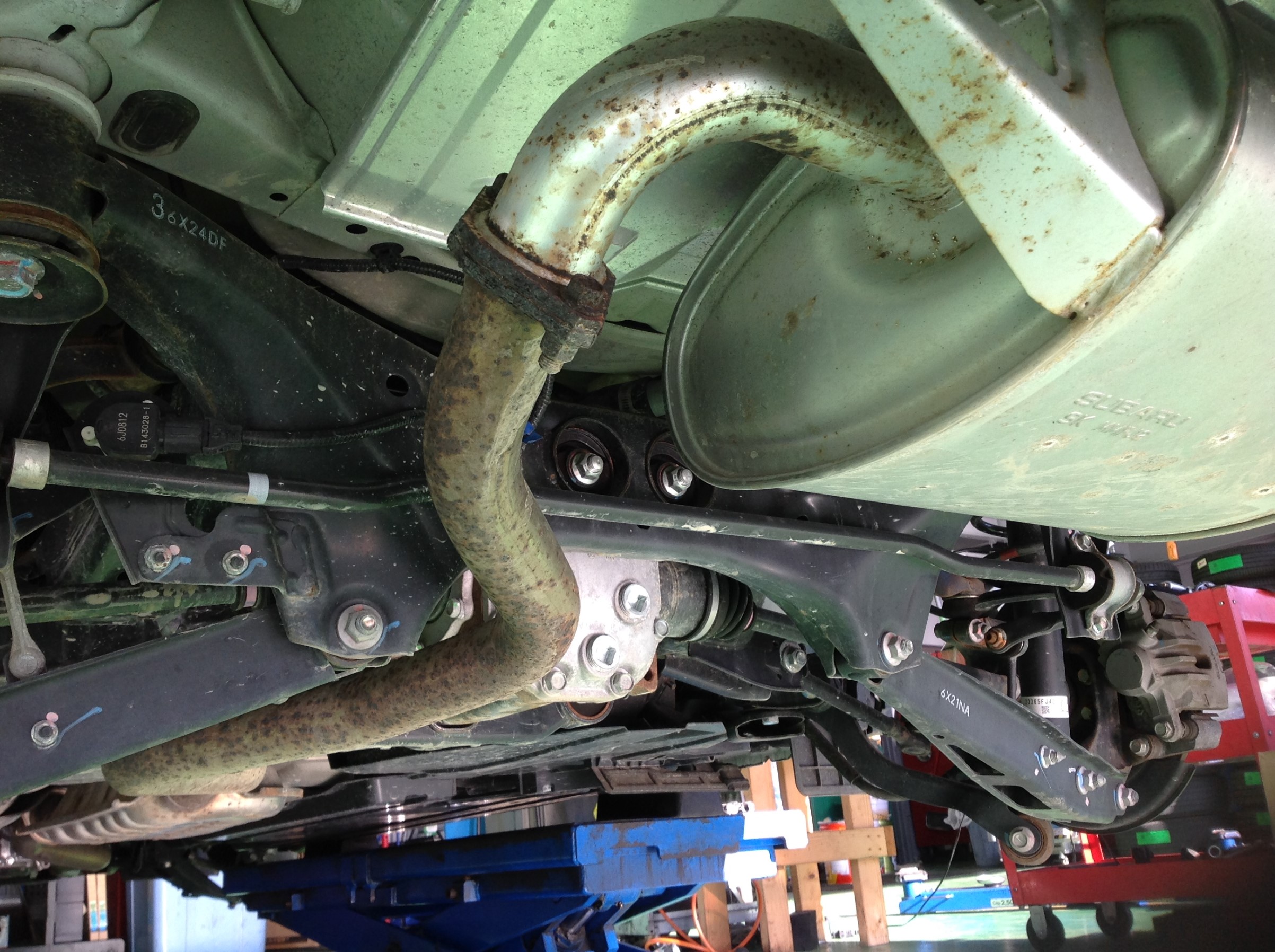 約１万５千キロ走行したお車の錆 スバル Xv サービス事例 タイヤ館 吉田 タイヤからはじまる トータルカーメンテナンス タイヤ館グループ