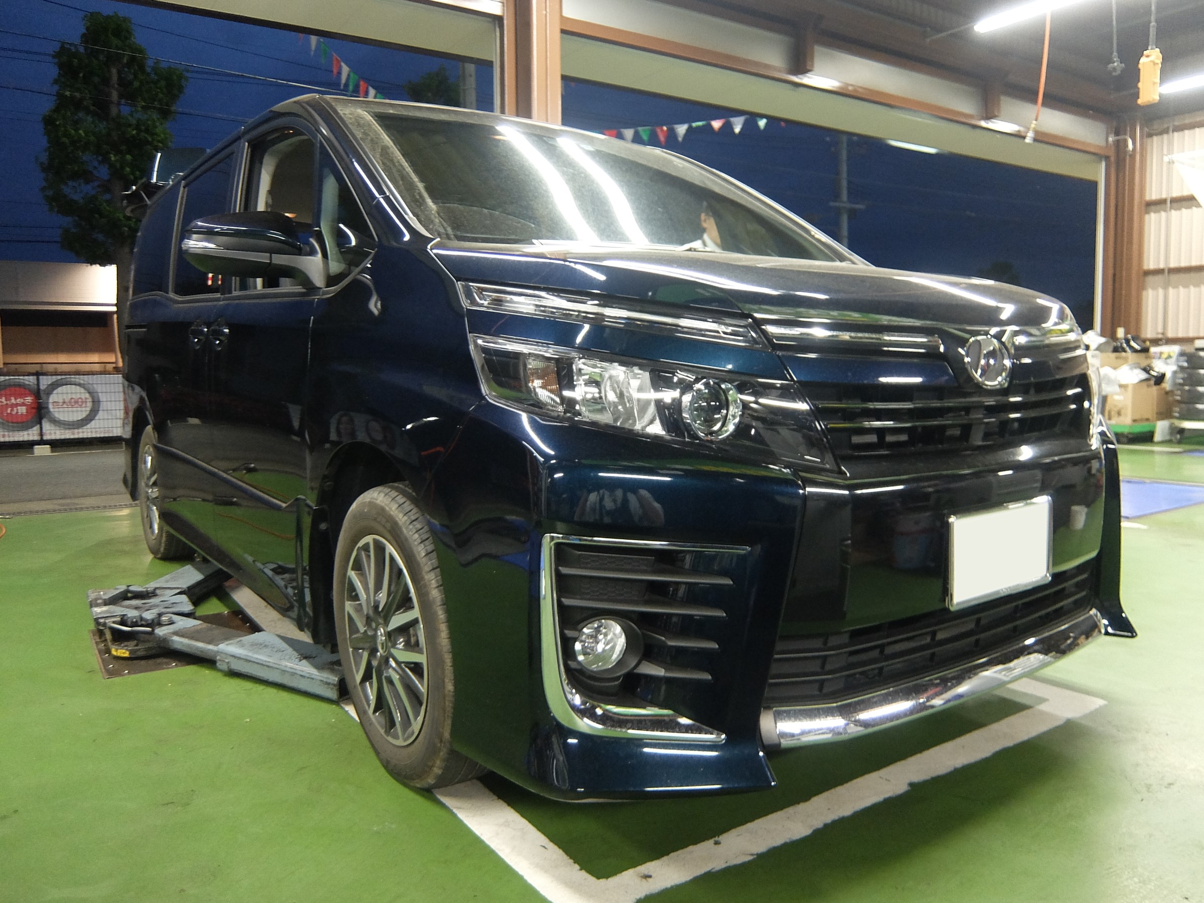 トヨタ Voxy Zrr80w ブレーキフルード交換 トヨタ ヴォクシー メンテナンス商品 その他 車検 サービス事例 タイヤ館 うしく上柏田 茨城県のタイヤ カー用品ショップ タイヤからはじまる トータルカーメンテナンス タイヤ館グループ
