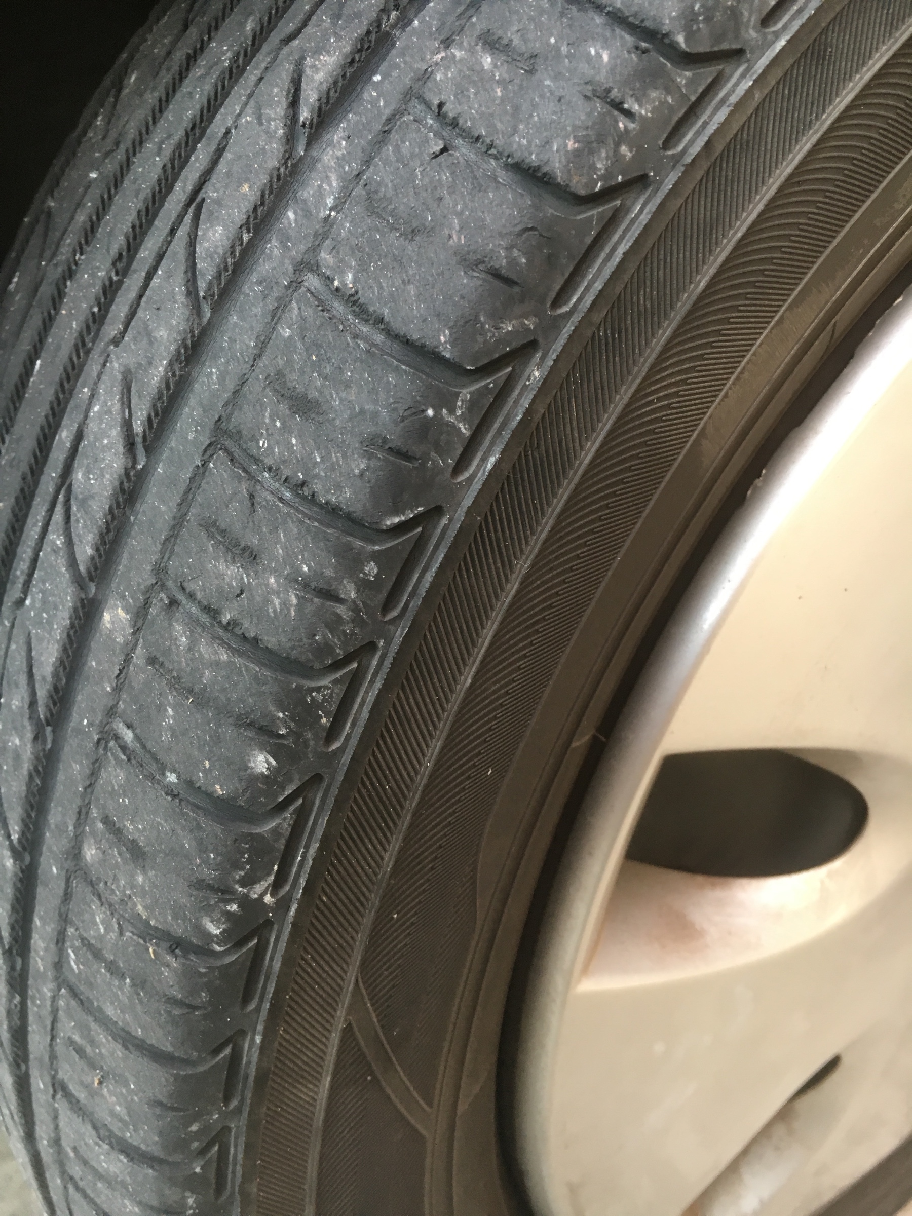 摩耗タイヤ