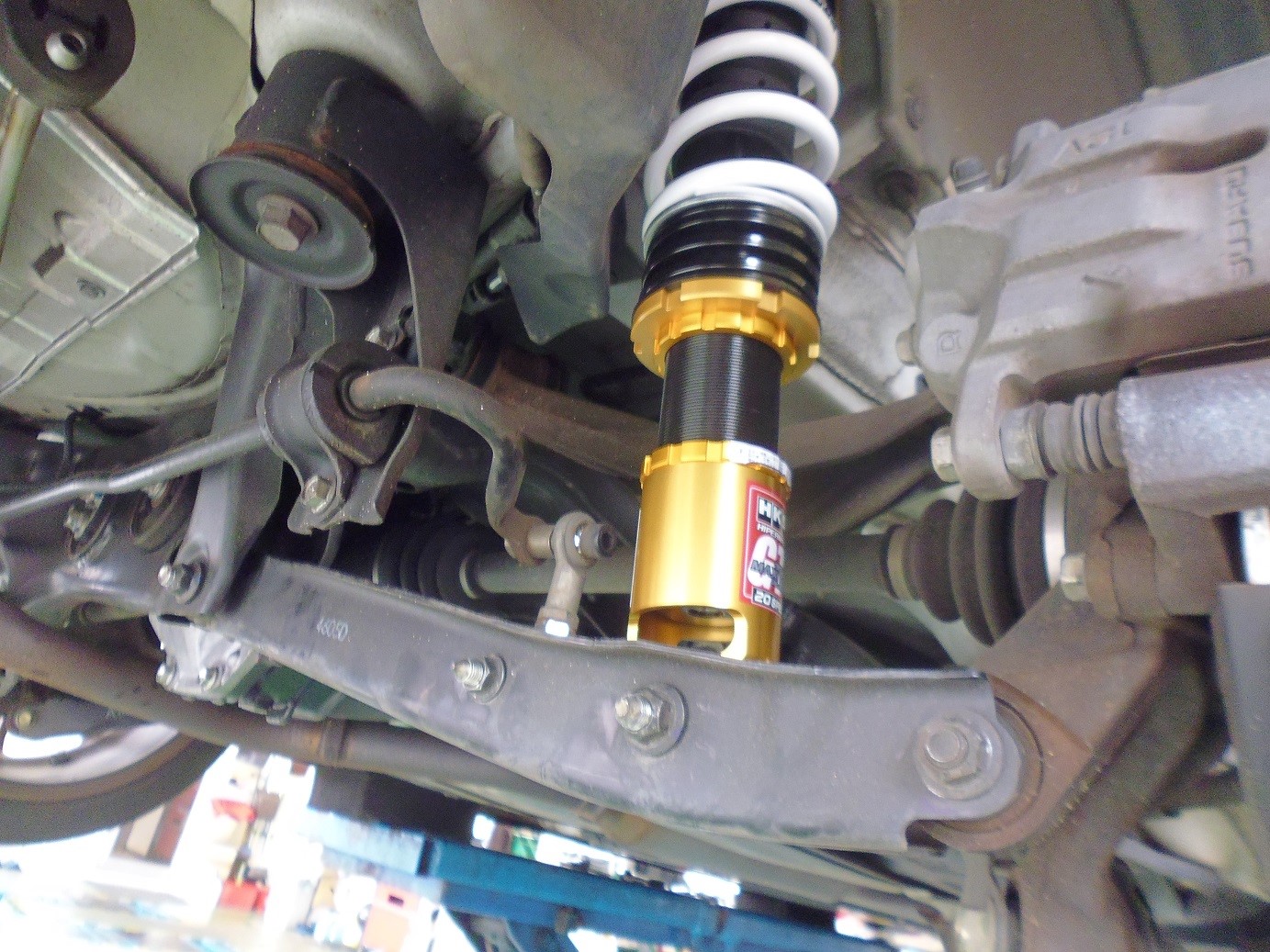 Zn6型86リフレッシュでhks製車高調 トヨタ 86 パーツ取付 サスペンション取付 サービス事例 タイヤ館 加古川中央 兵庫県のタイヤ カー用品ショップ タイヤからはじまる トータルカーメンテナンス タイヤ館グループ