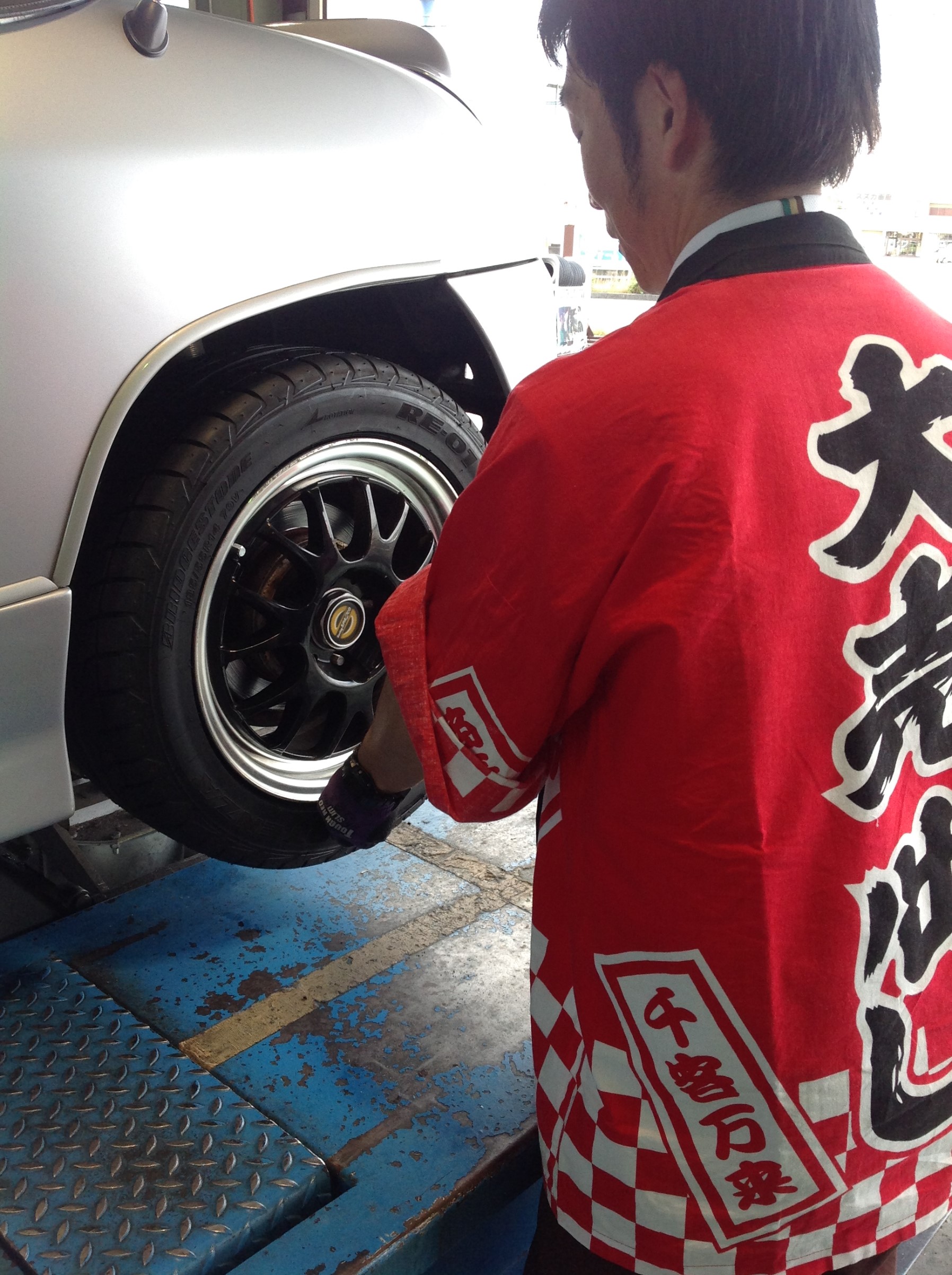 ホンダ ビート 型式e Pp1 タイヤ交換作業のご紹介です サービス事例 タイヤ館 スズカ 愛知県 三重県のタイヤ カー用品ショップ タイヤからはじまる トータルカーメンテナンス タイヤ館グループ