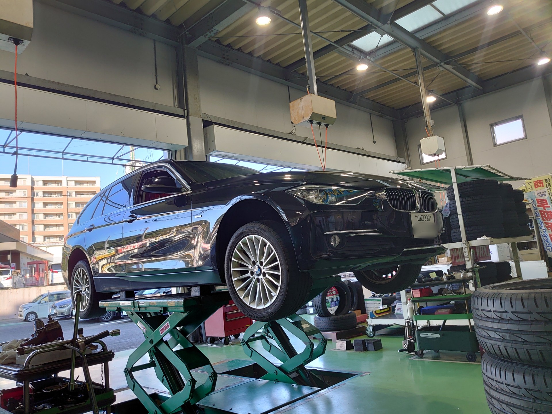 Bmw F31 タイヤ交換しました Bmw 3シリーズ タイヤ ランフラットタイヤ取扱 技術サービス施工事例 タイヤ館 福岡東 タイヤからはじまる トータルカーメンテナンス タイヤ館グループ