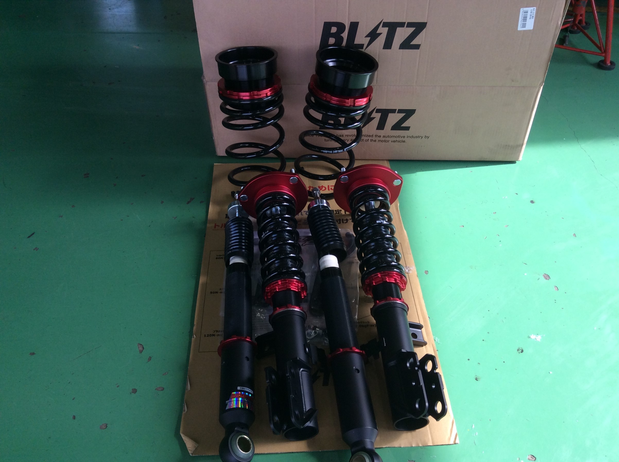 VOXY(ZRR70) BLITZ車高調(ZZ-R)取付け | トヨタ ヴォクシー その他