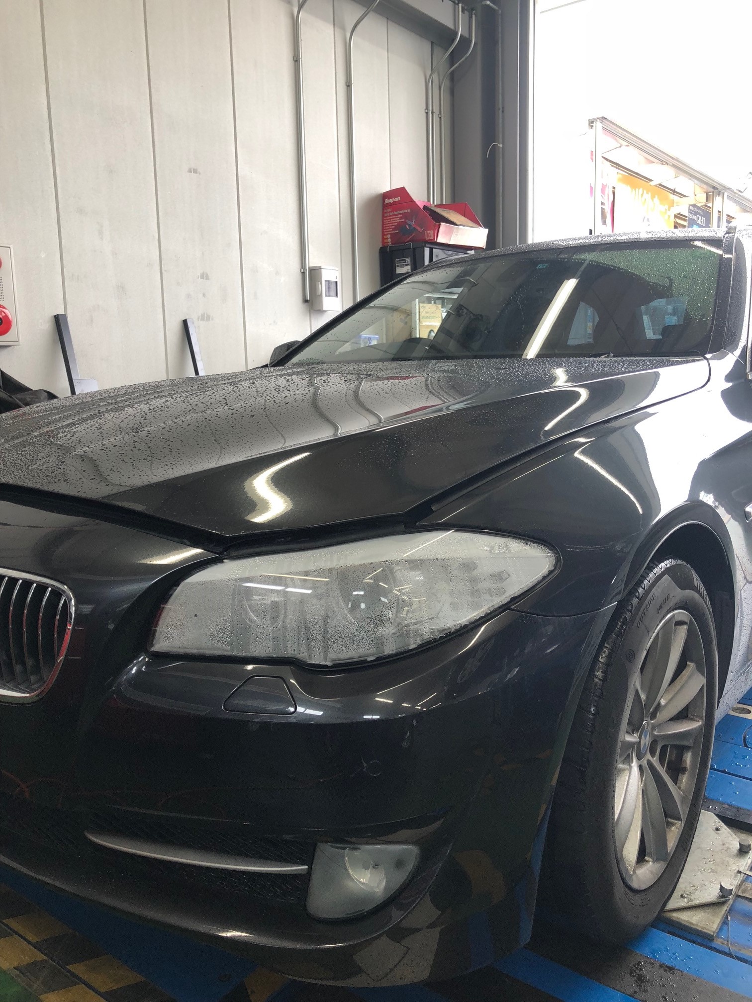 BMW 5シリーズ 左ヘッドライト修理＆ランフラットタイヤ交換 | BMW 5