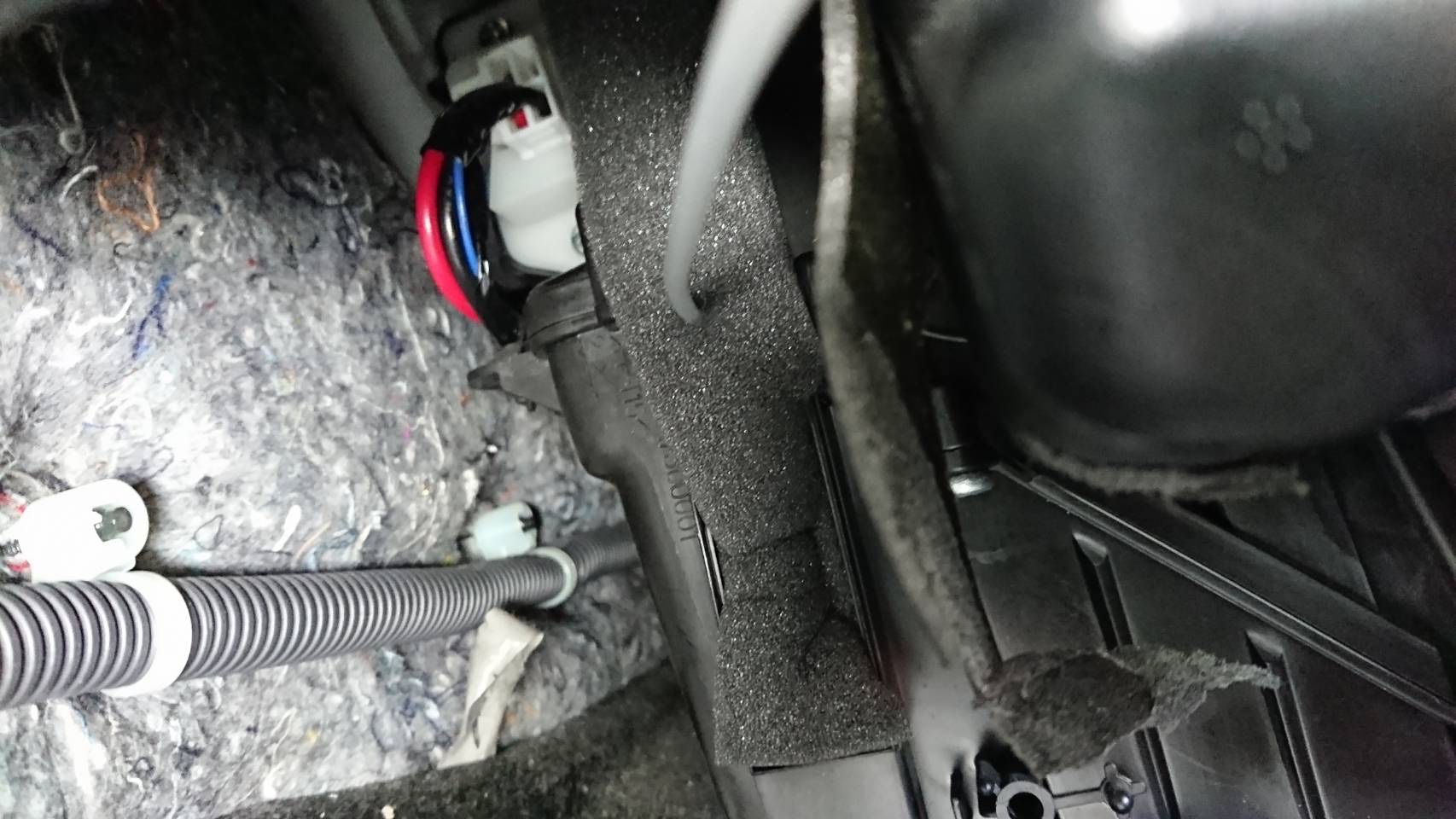 朗報 エアコン のカビ臭さ 対策できるんですよー 日産 エクストレイル メンテナンス商品 パーツ取付 足回り関係取付 技術サービス施工事例 タイヤ館 福岡東 タイヤからはじまる トータルカーメンテナンス タイヤ館グループ