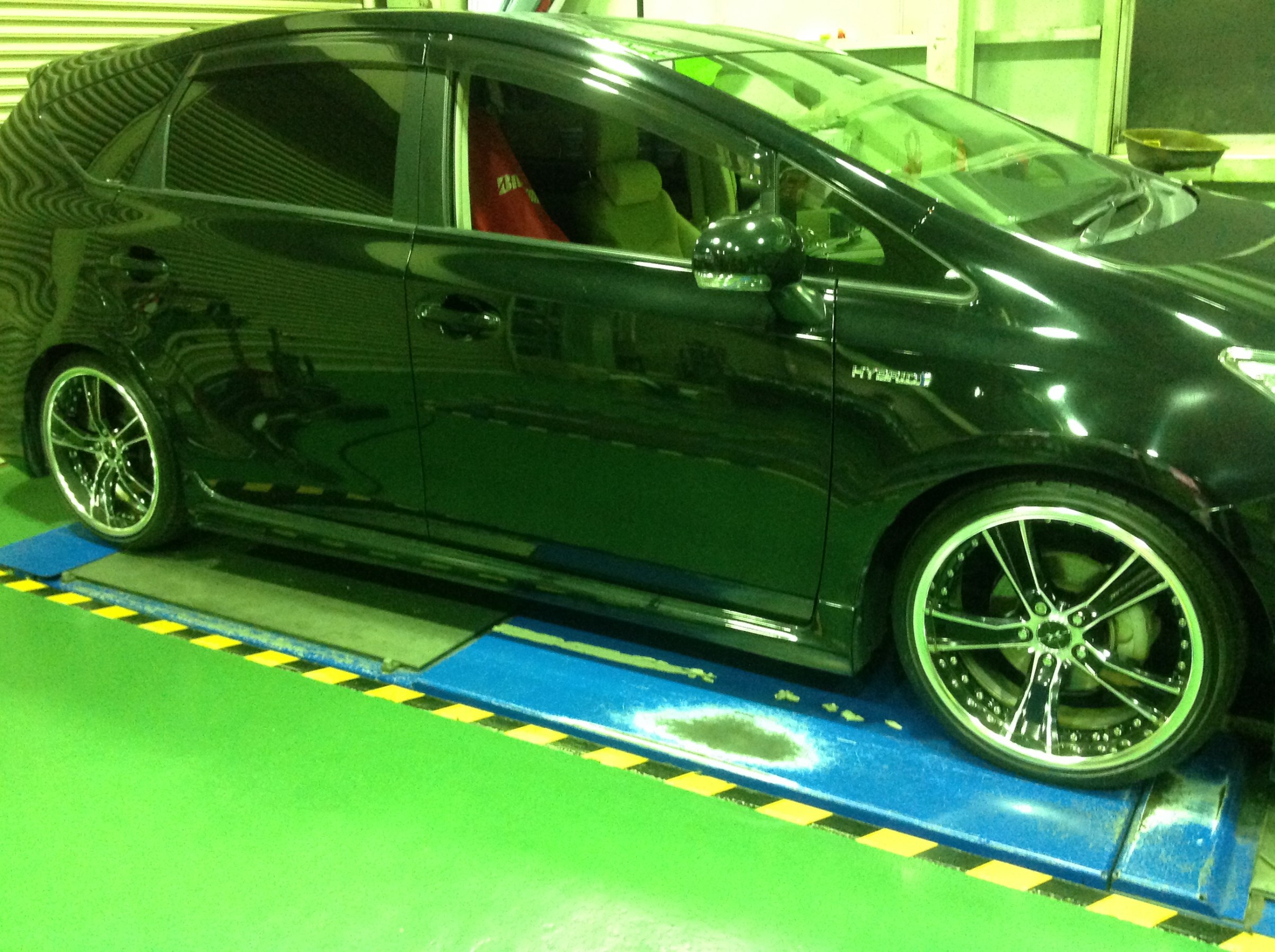 トヨタ プリウスα 【 テイン フレックスZ 】お取り付け♪♪ 車
