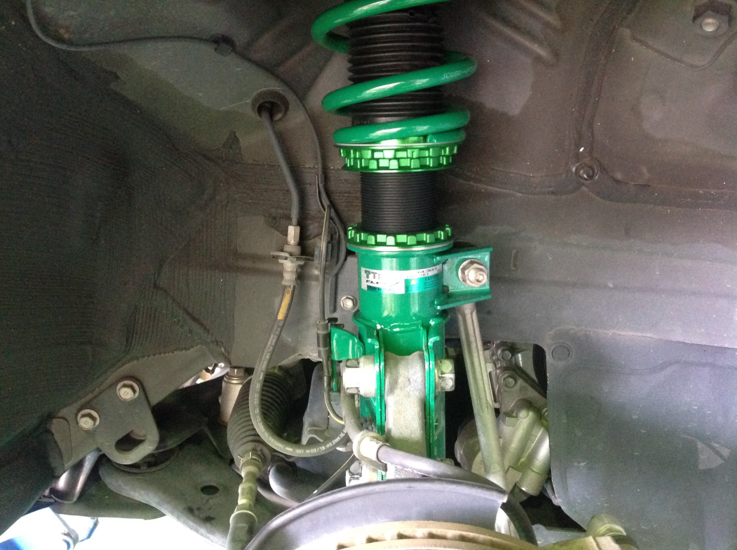 トヨタ プリウスα】 TEIN FLEX Z 車高調取り付け | 店舗おススメ トヨタ プリウスα】 TEIN FLEX Z 車高調取り付け | 店舗おススメ