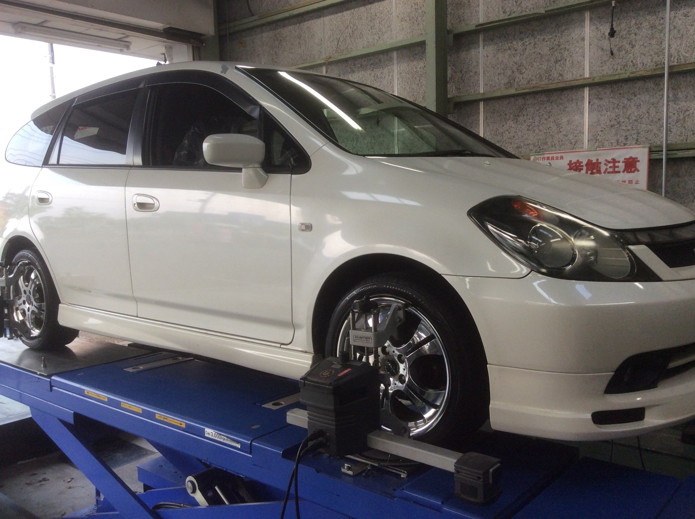 ホンダ ストリーム ｒｎ1 アライメント調整です ホンダ ストリーム 総和店こだわり作業 タイヤ館 総和 茨城県のタイヤ カー用品ショップ タイヤからはじまる トータルカーメンテナンス タイヤ館グループ