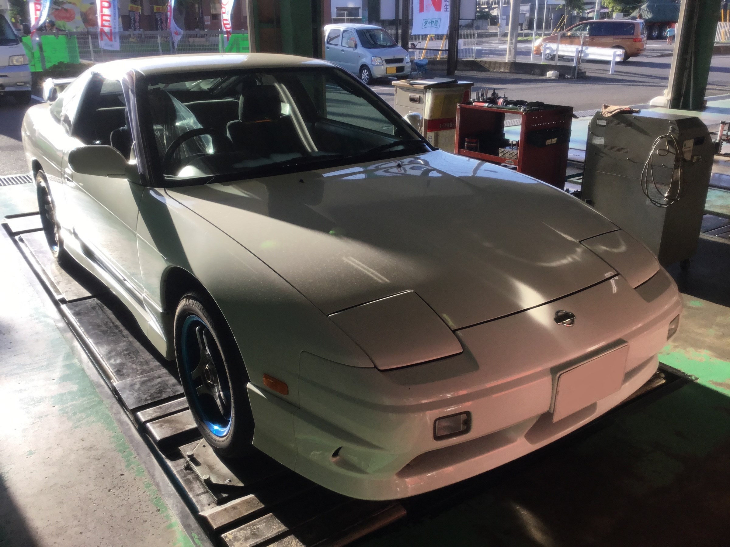 Rps13型180sx タイヤ交換 日産 180sx タイヤ タイヤ ホイール関連 タイヤ ホイール交換 技術サービスブログ タイヤ館 鎌ヶ谷 千葉県のタイヤ カー用品ショップ タイヤからはじまる トータルカーメンテナンス タイヤ館グループ