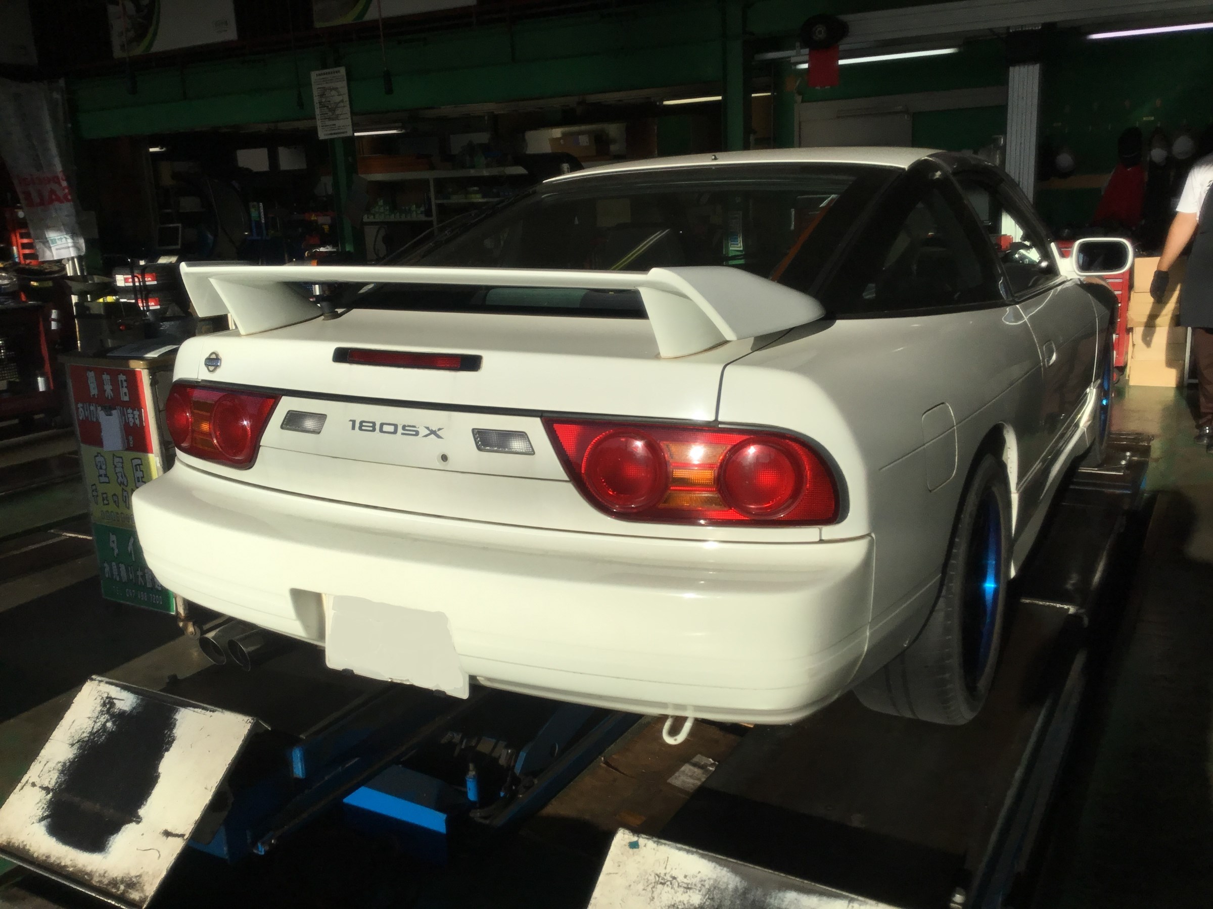 Rps13型180sx タイヤ交換 日産 180sx タイヤ タイヤ ホイール関連 タイヤ ホイール交換 技術サービスブログ タイヤ館 鎌ヶ谷 千葉県のタイヤ カー用品ショップ タイヤからはじまる トータルカーメンテナンス タイヤ館グループ