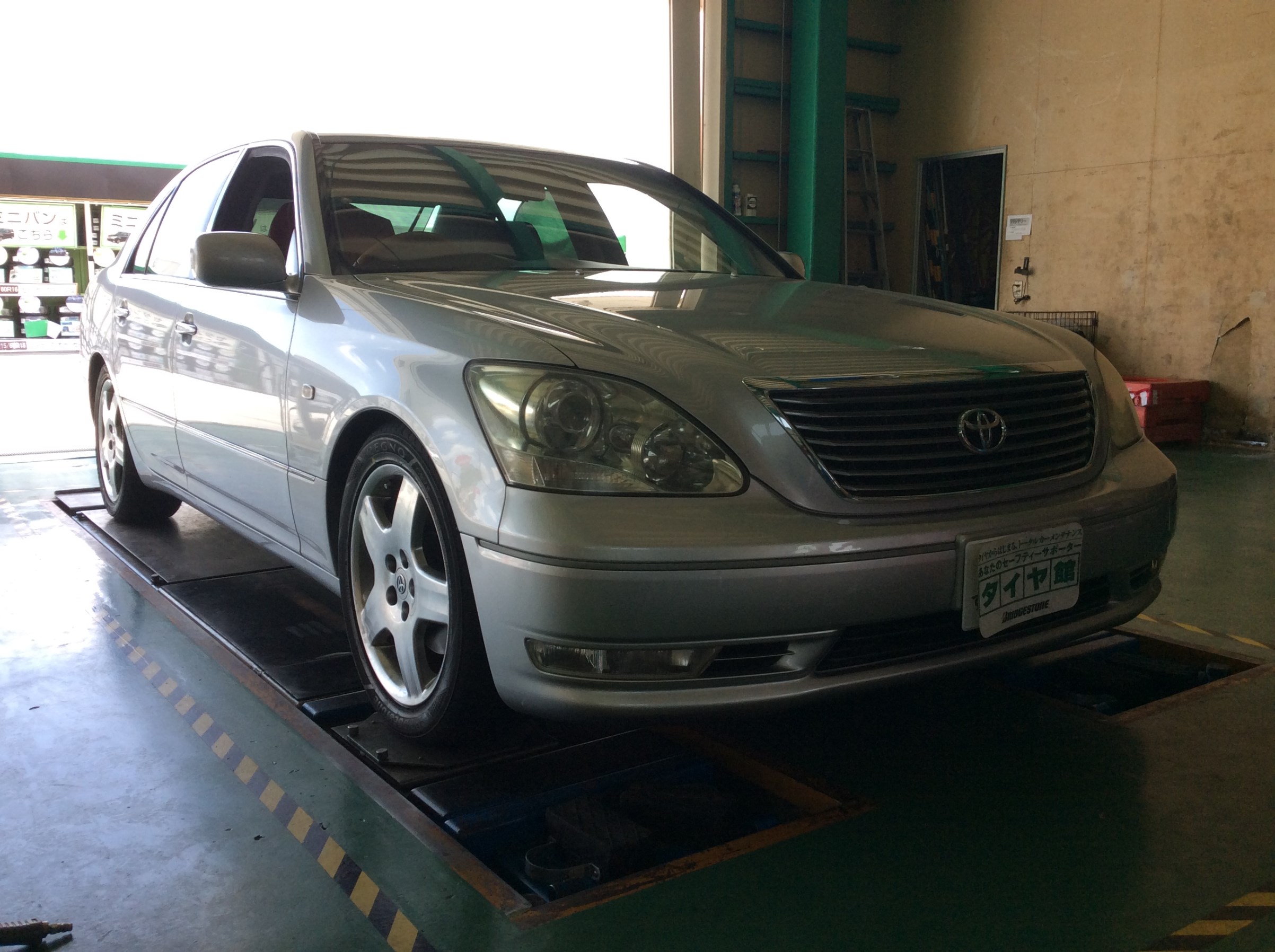 トヨタ セルシオ（UCF30）レグノGRVⅡ取付とアライメント調整 