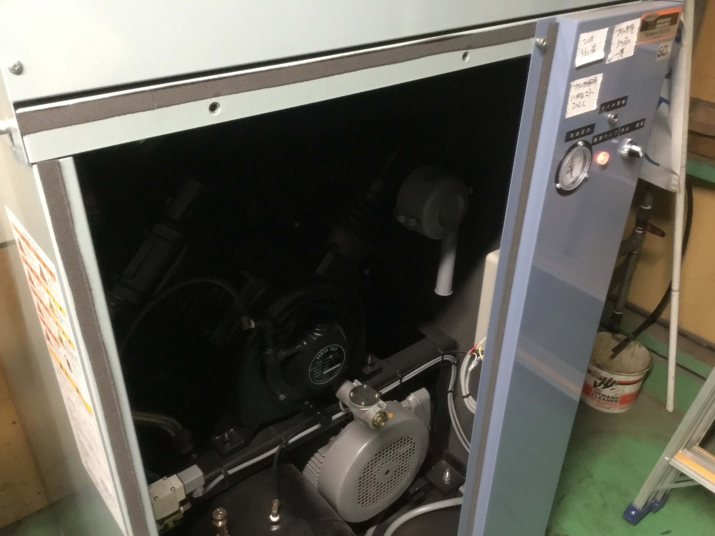 ｐｉｔのコンプレッサーのオイル交換 スタッフブログ 日記 タイヤ館 鎌ヶ谷 千葉県のタイヤ カー用品ショップ タイヤからはじまる トータル カーメンテナンス タイヤ館グループ