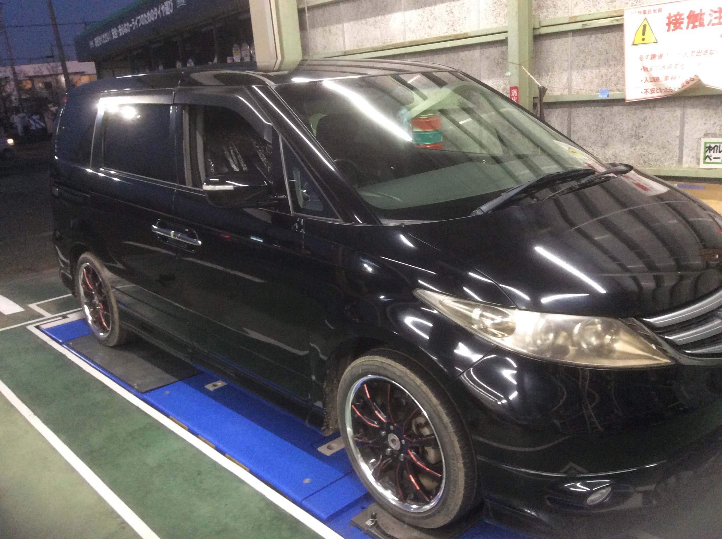 ホンダ エリシオン Rr1 タイヤ交換作業 アライメント調整作業です ホンダ エリシオン タイヤ タイヤ ホイール関連 4輪トータルアライメント調整 総和店こだわり作業 タイヤ館 総和 茨城県のタイヤ カー用品ショップ タイヤからはじまる トータルカー