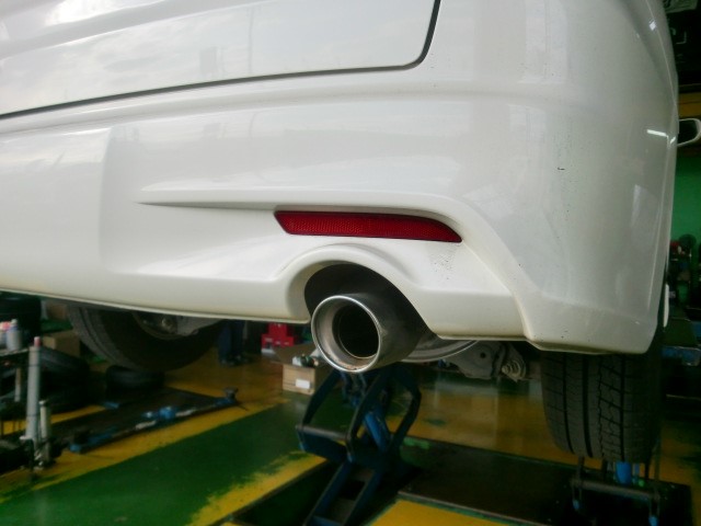 ホンダ ストリーム マフラー交換 | ホンダ ストリーム | スタッフ日記