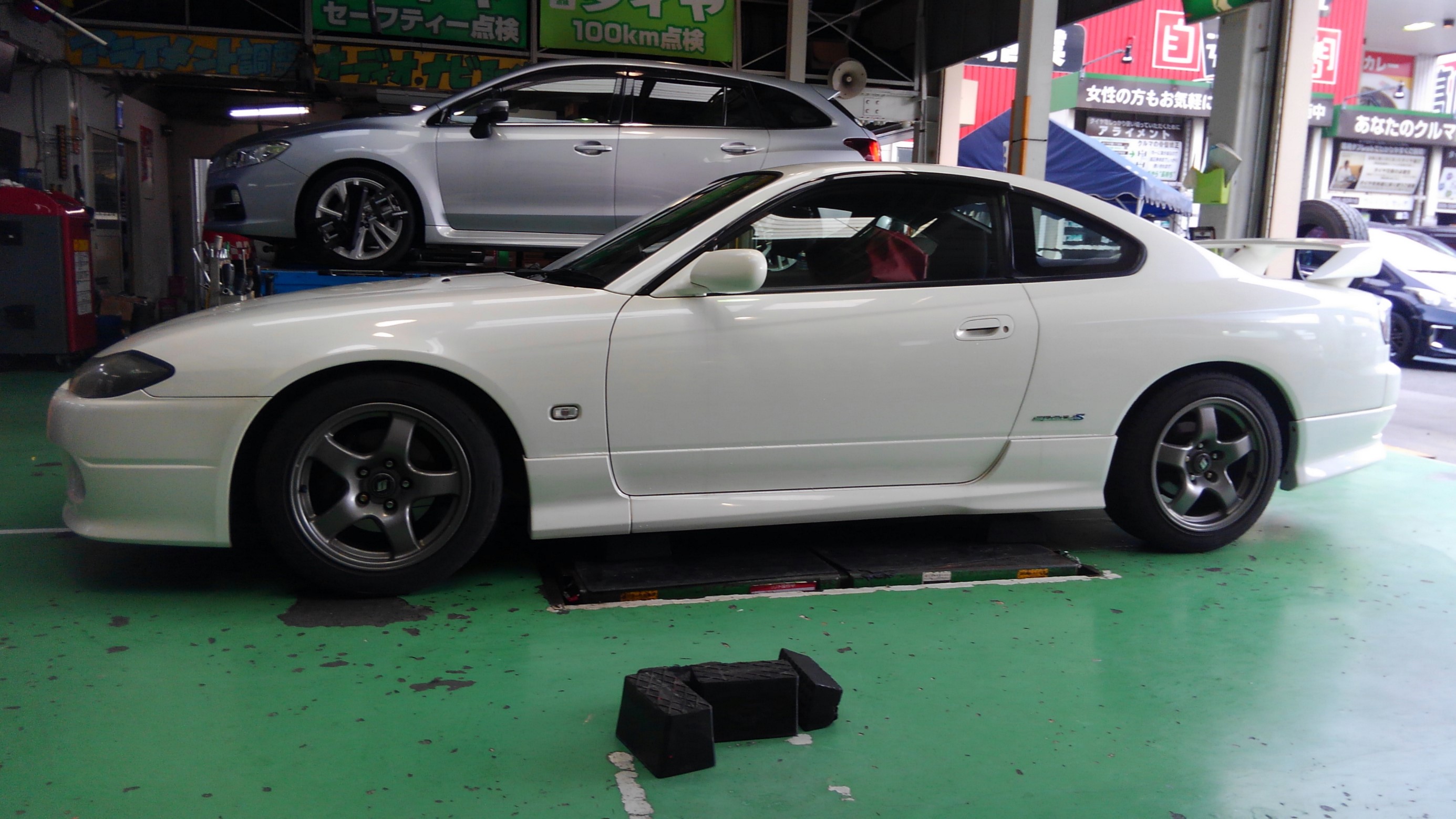 1/64 Nissan シルビア (S15) D1 GP 2023 #70 D-MAX RACING(右