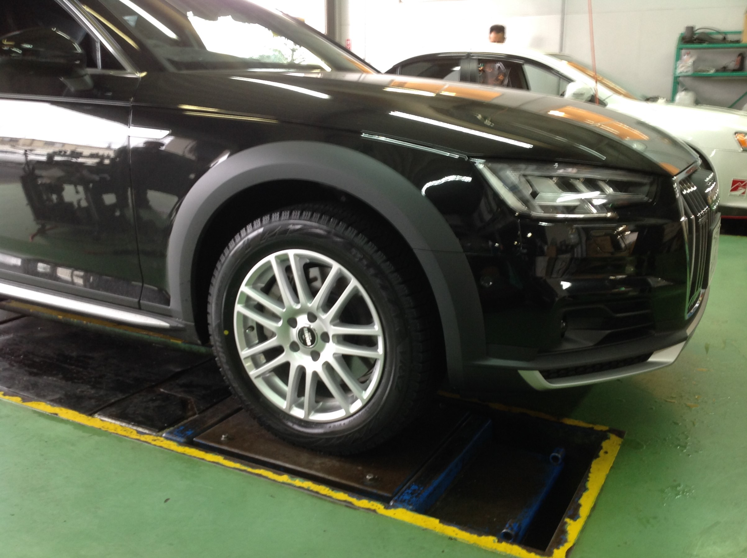 AUDI・A4 Allroad Quattro スタッドレスタイヤ！ | 店舗おススメ