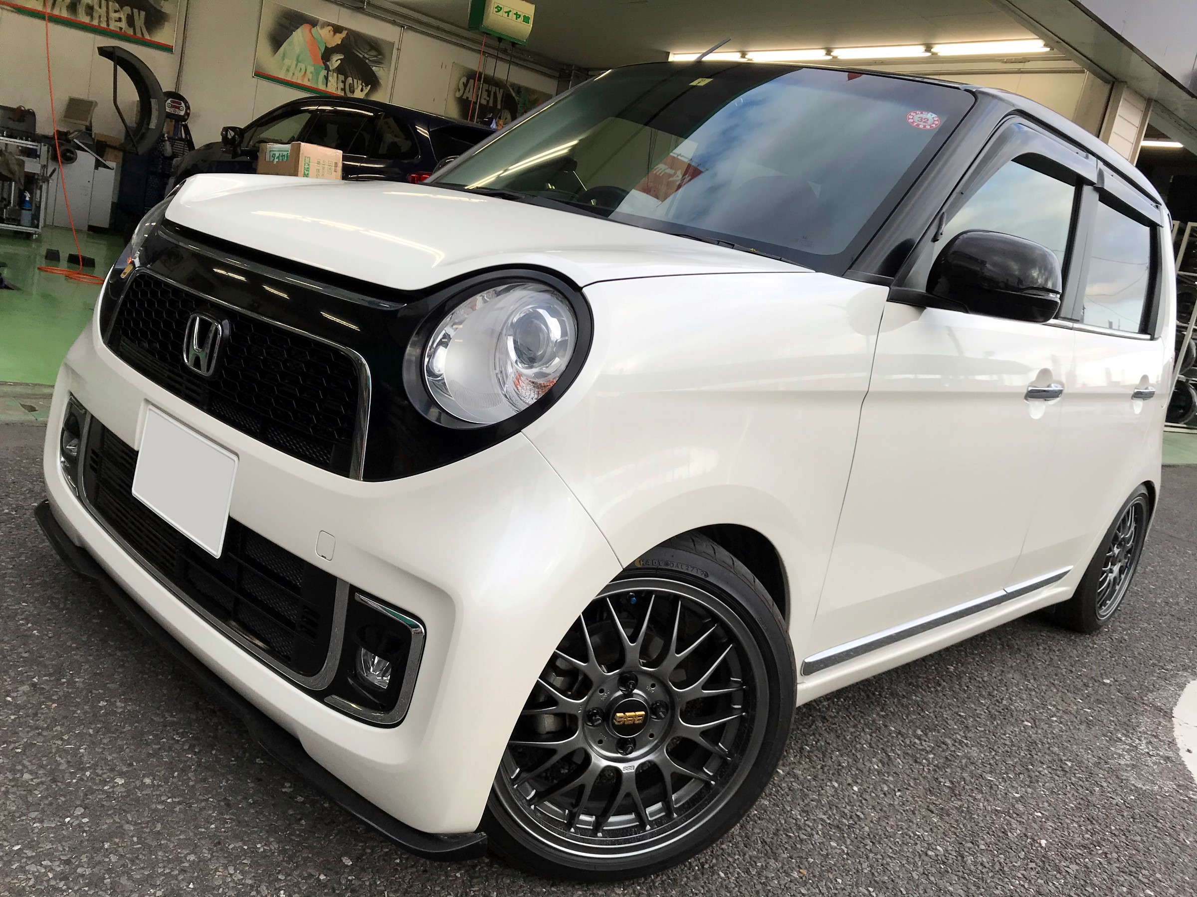 ホンダ N One Jg1 コムテックのドライブレコーダー取付です ホンダ N One その他 パーツ取付 ドライブレコーダー取付 サービス事例 タイヤ館 土浦北インター 茨城県のタイヤ カー用品ショップ タイヤからはじまる トータルカーメンテナンス タイヤ館グループ