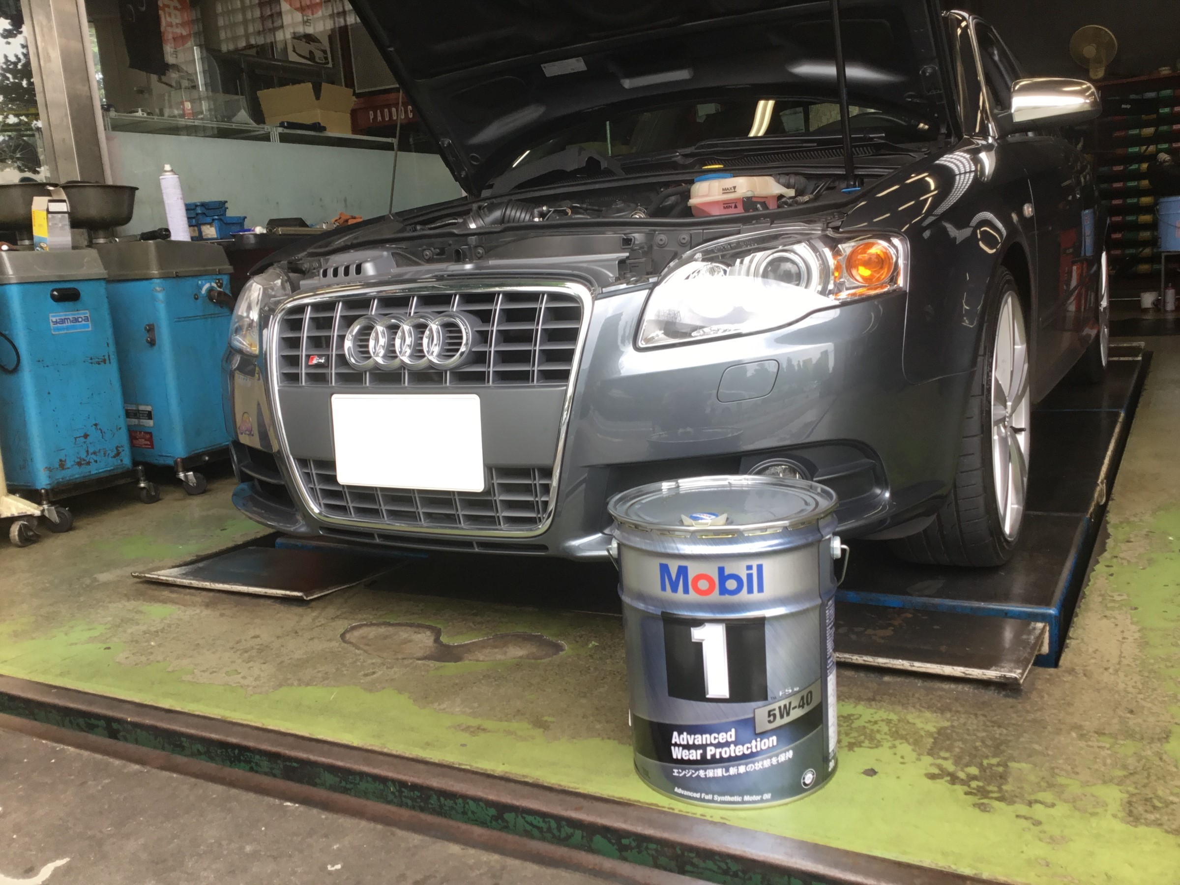 アウディ S4 エンジンオイル交換 サービス事例 タイヤ館 パドック２４６ 東京都のタイヤ カー用品ショップ タイヤからはじまる トータルカーメンテナンス タイヤ館グループ