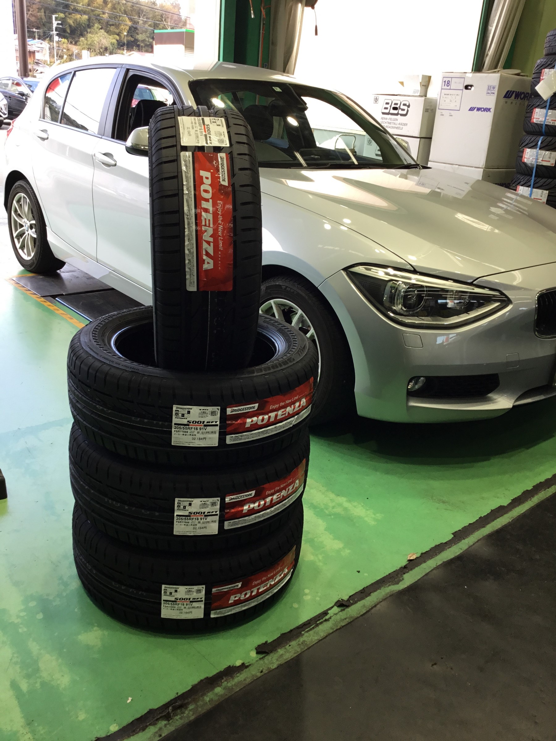 Bmw 1シリーズ F ランフラットタイヤ交換 Bmw 1シリーズ タイヤ ランフラットタイヤ取扱 サービス事例 タイヤ館 大津 京都府 滋賀県のタイヤからはじまる トータルカーメンテナンス タイヤ館グループ