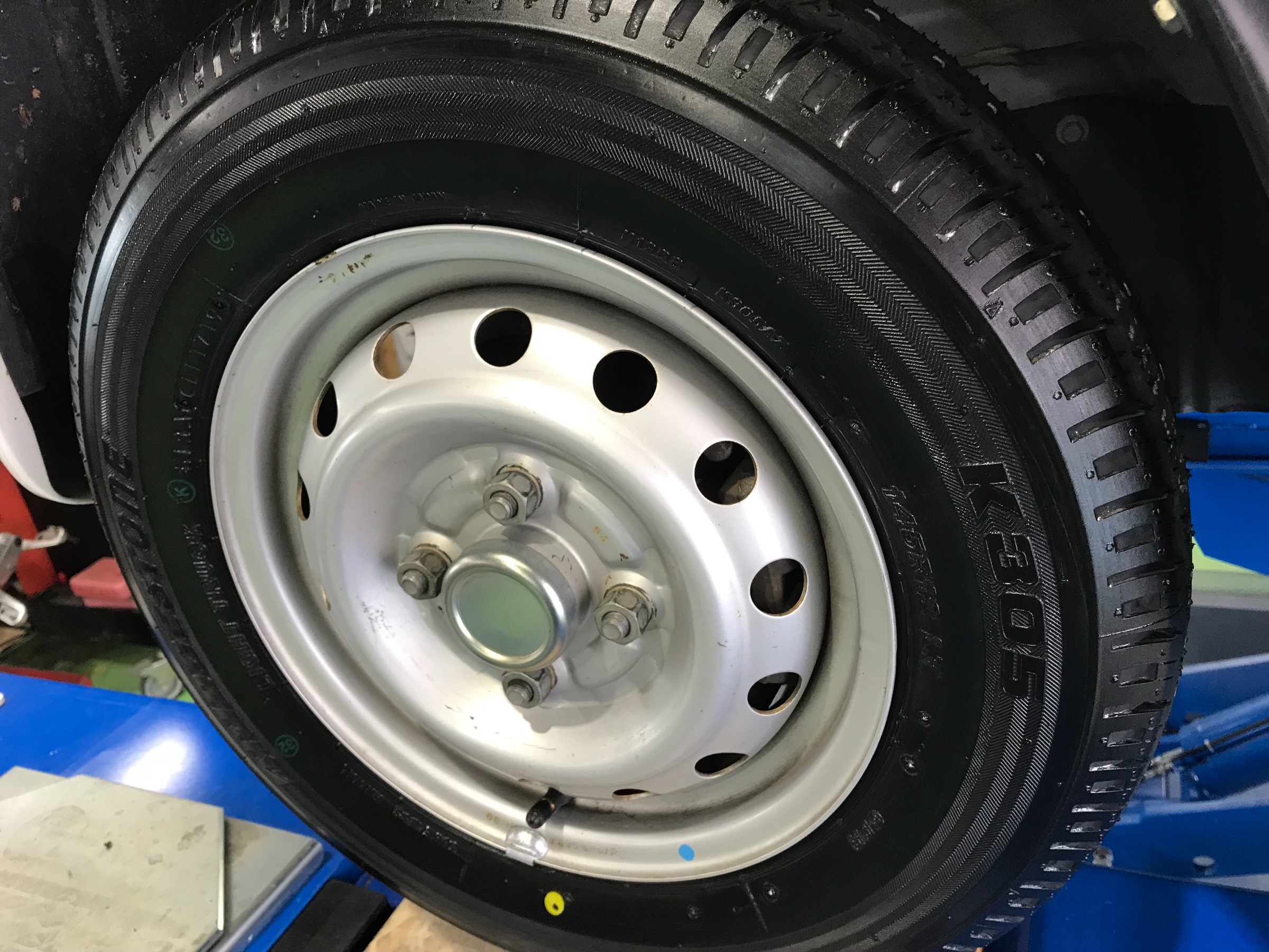 ニッサン NT100 クリッパーのタイヤ交換をしました♫ | 日産