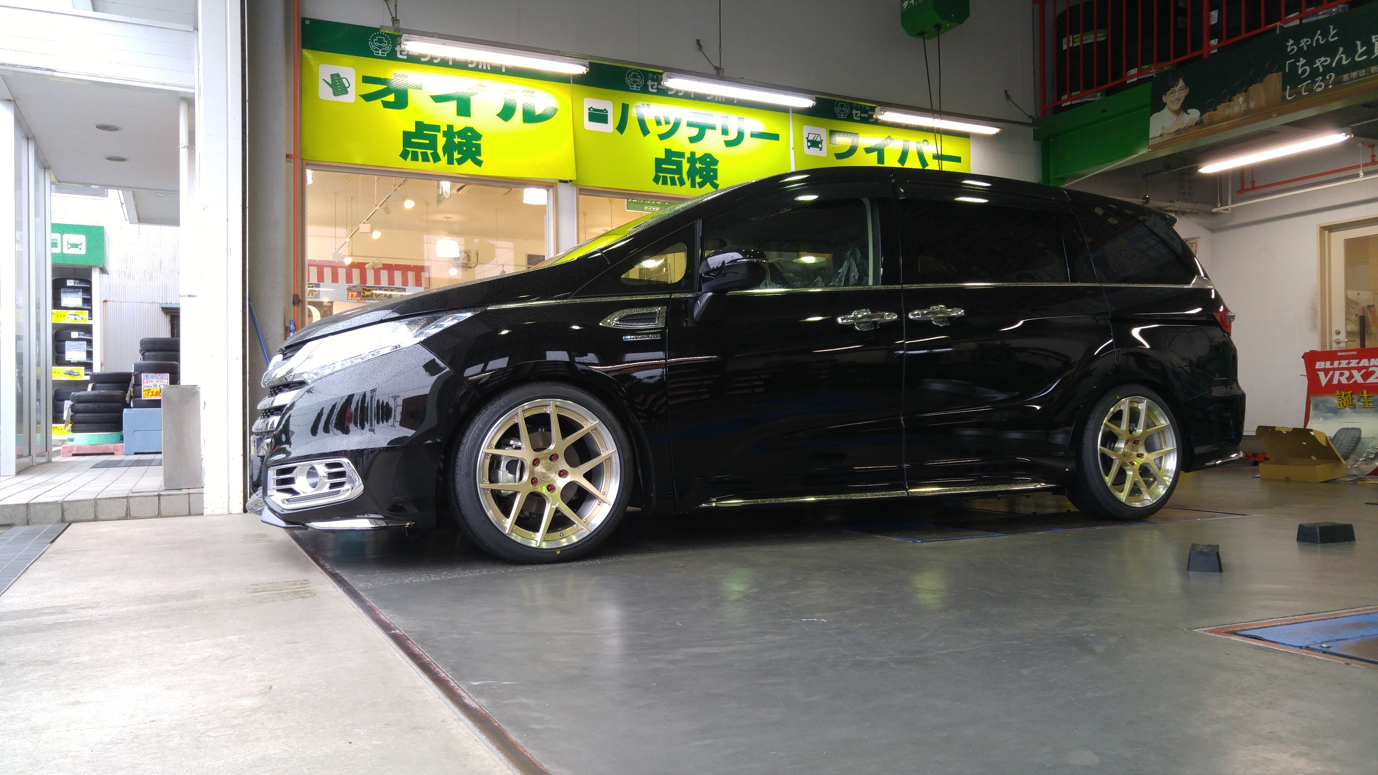 ホンダ RCオデッセイハイブリット タイヤ＆ホイール 車高調 リジカラ ナビ＆リアモニター＆スピーカー