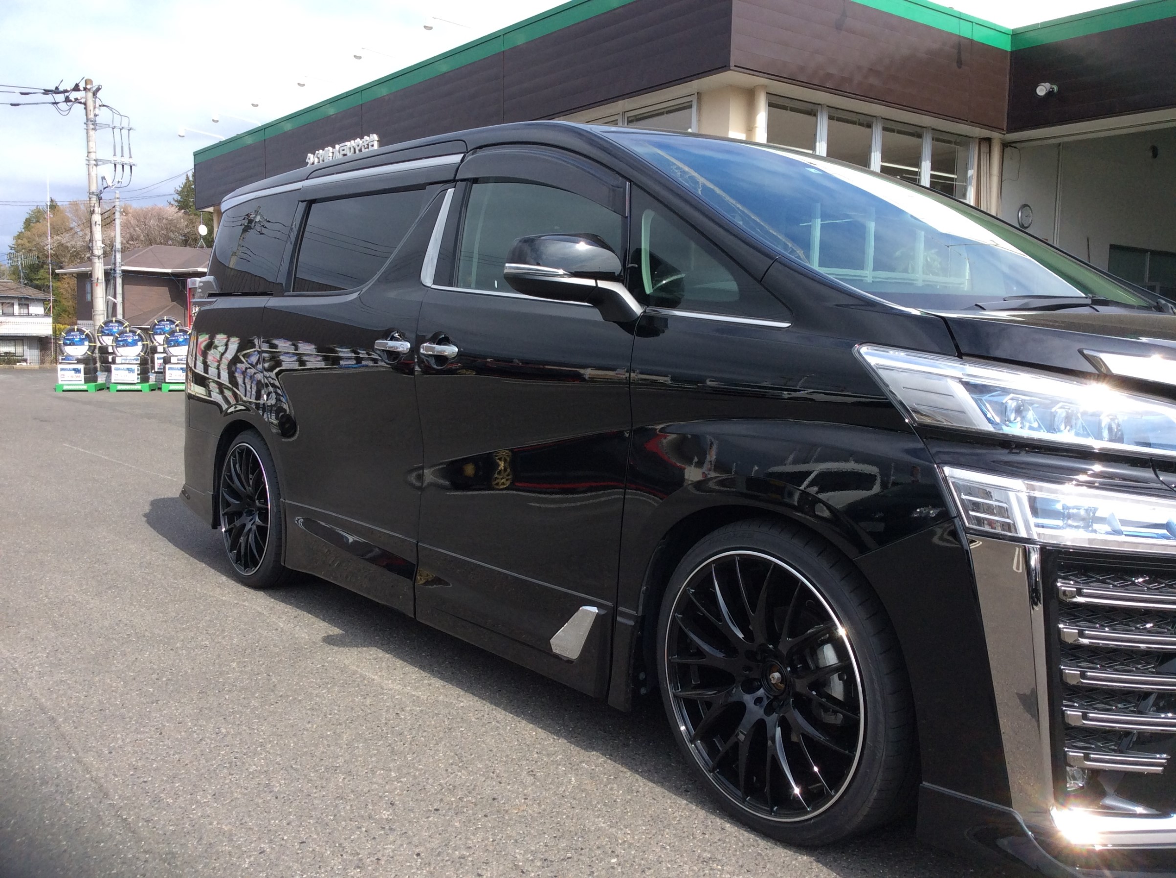 ローダウンでますますイカつくなりました トヨタ ヴェルファイア その他 パーツ取付 各種用品取付 お客様取り付けブログ タイヤ館 水戸けやき台 茨城県のタイヤ カー用品ショップ タイヤからはじまる トータルカーメンテナンス タイヤ館グループ