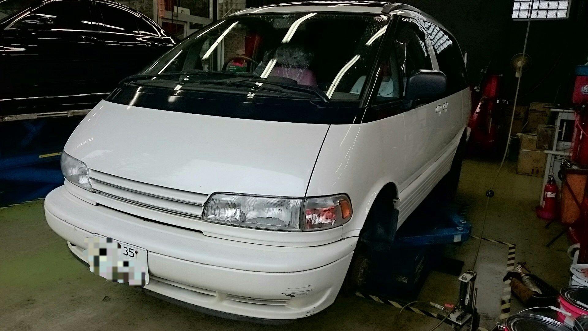 初代エスティマ タイヤ交換 トヨタ エスティマ タイヤ タイヤ ホイール関連 タイヤ ホイール交換 サービス事例 タイヤ館 パドック２４６ 東京都のタイヤ カー用品ショップ タイヤからはじまる トータルカーメンテナンス タイヤ館グループ