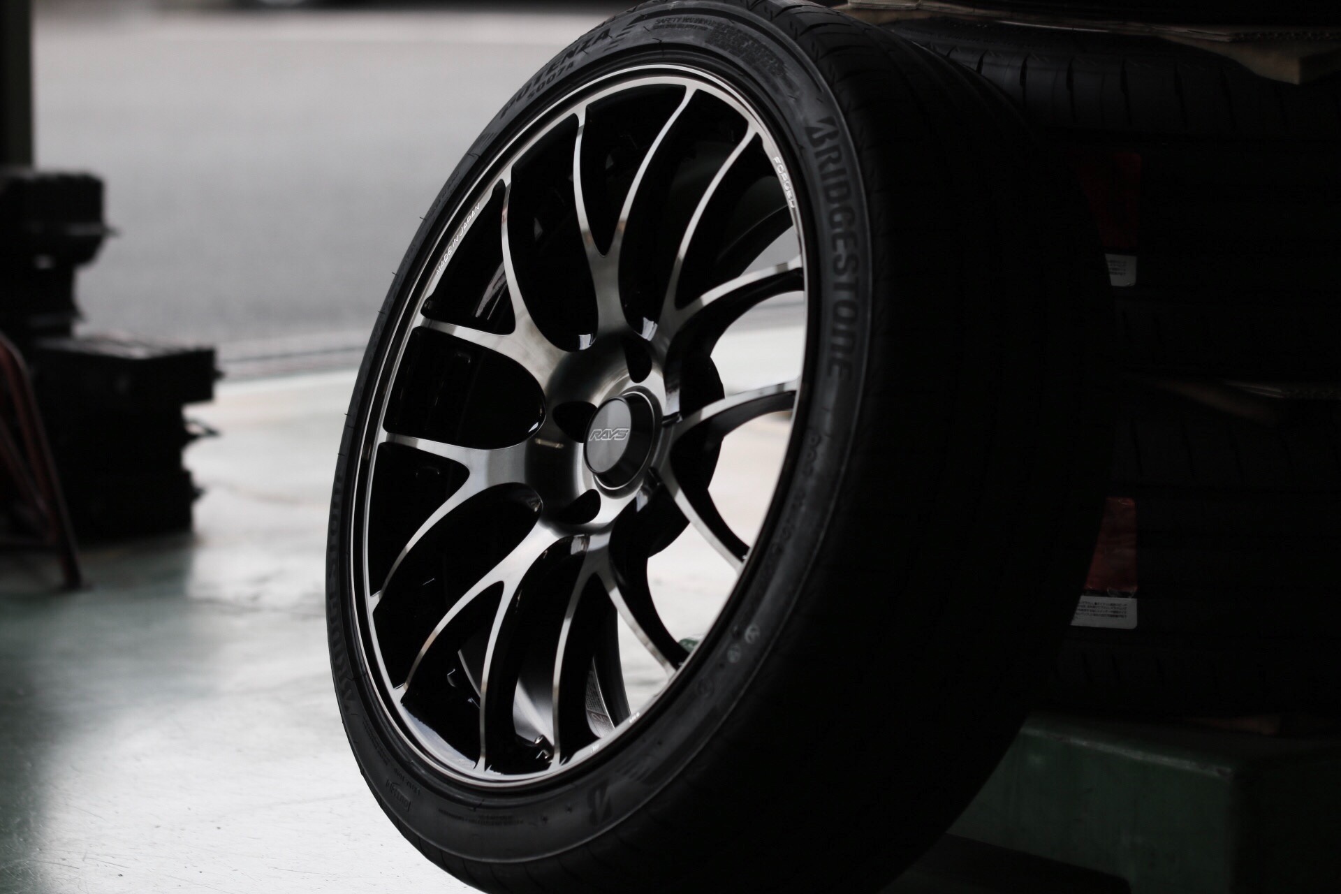 笑い 慈悲 蒸気 レイズ 19 インチ 殺人 会計士 翻訳する