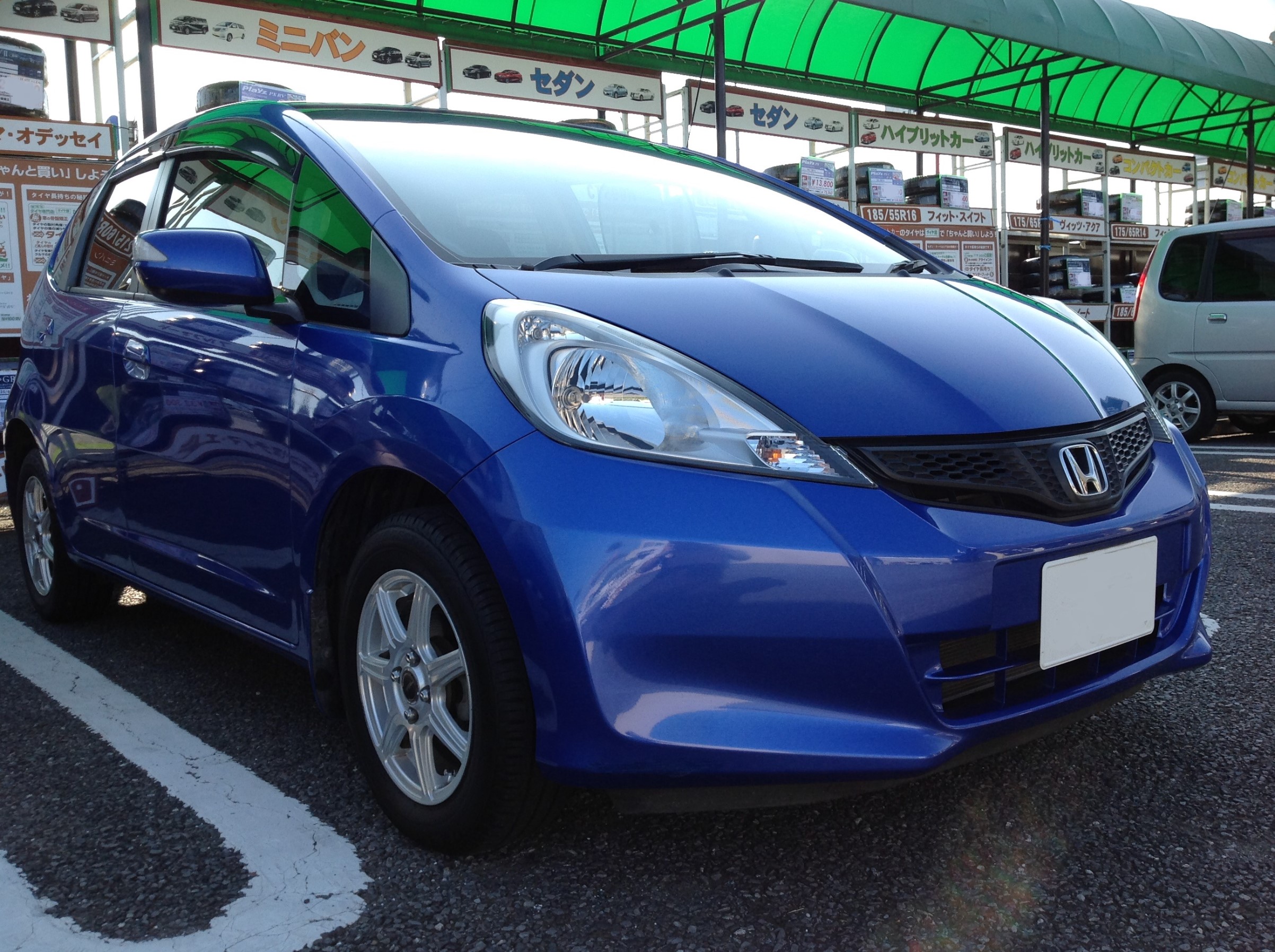 ホンダ Fit Ge6 ドライブレコーダーをお取り付けしました ホンダ フィット Av ナビ機器 カー用品取付 Av商品取付 サービス事例 タイヤ館 土浦北インター 茨城県のタイヤ カー用品ショップ タイヤからはじまる トータルカーメンテナンス タイヤ館グループ