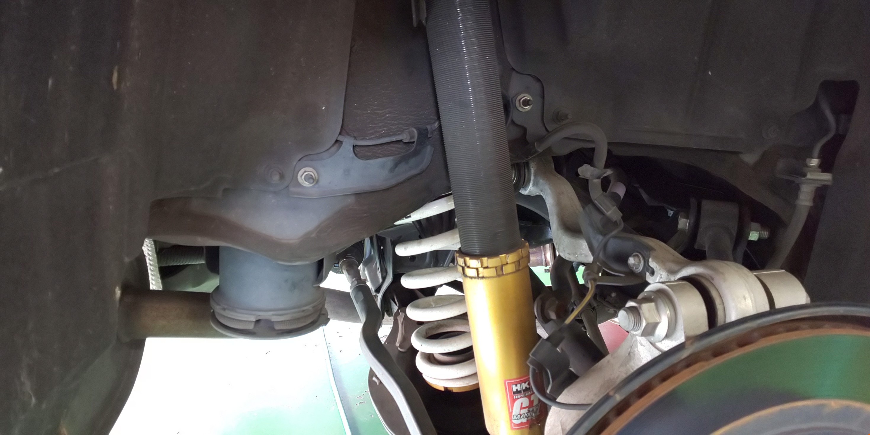 レクサスgs450車高調取付け サービス事例 タイヤ館 瀬谷 神奈川県のタイヤ カー用品ショップ タイヤからはじまる トータルカーメンテナンス タイヤ館グループ