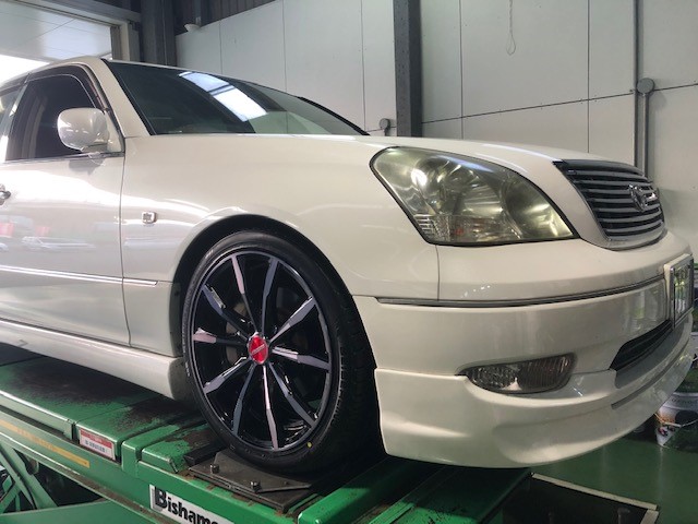 30系 セルシオ タイヤ ホイール インチアップ アライメント調整 しました トヨタ セルシオ ホイール タイヤ ホイール関連 タイヤ ホイール交換 サービス事例 タイヤ館 次郎丸 タイヤからはじまる トータルカーメンテナンス タイヤ館グループ