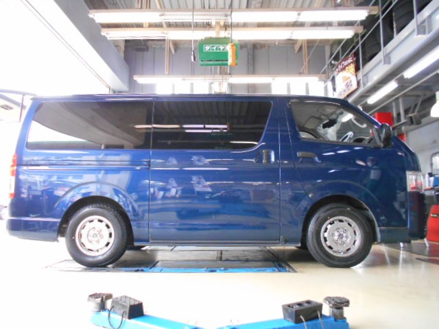 トヨタ ハイエース タイヤ+ホイールセット取り付け | トヨタ