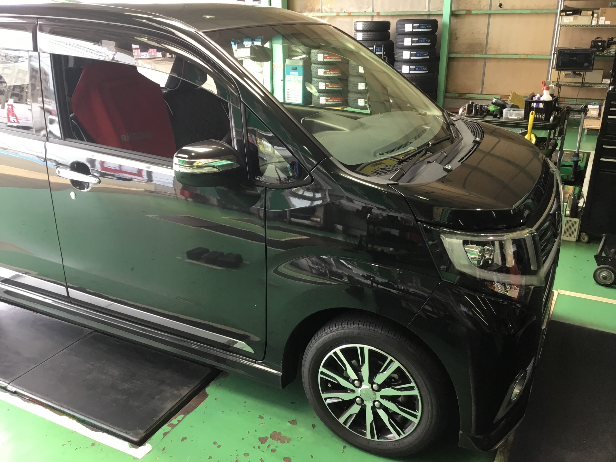 ダイハツ【ムーヴカスタム】 スロットルコントローラー取付 | 店舗お