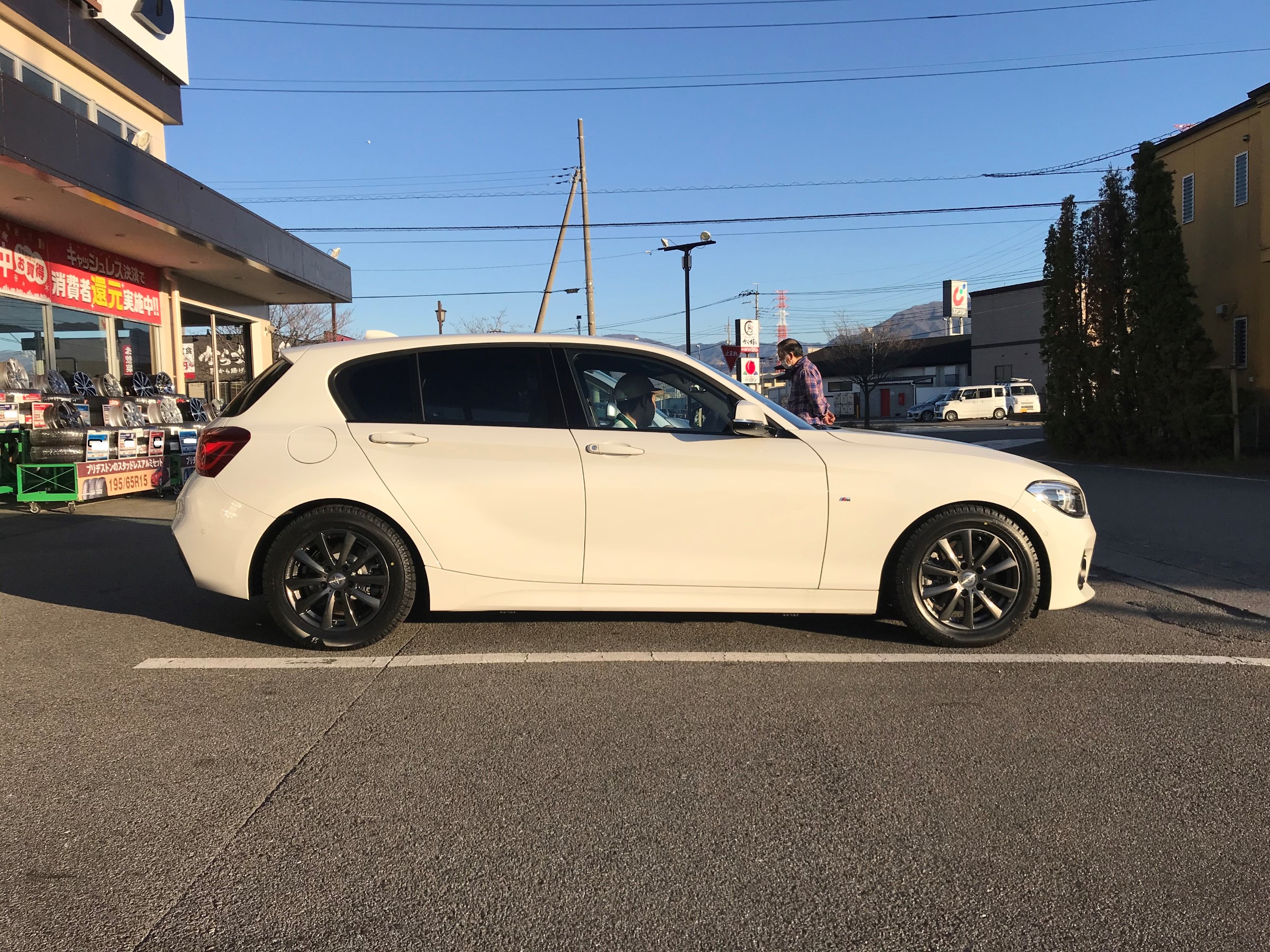 BMW1シリーズ（F20型）スタッドレスタイヤセット装着 | 店舗お