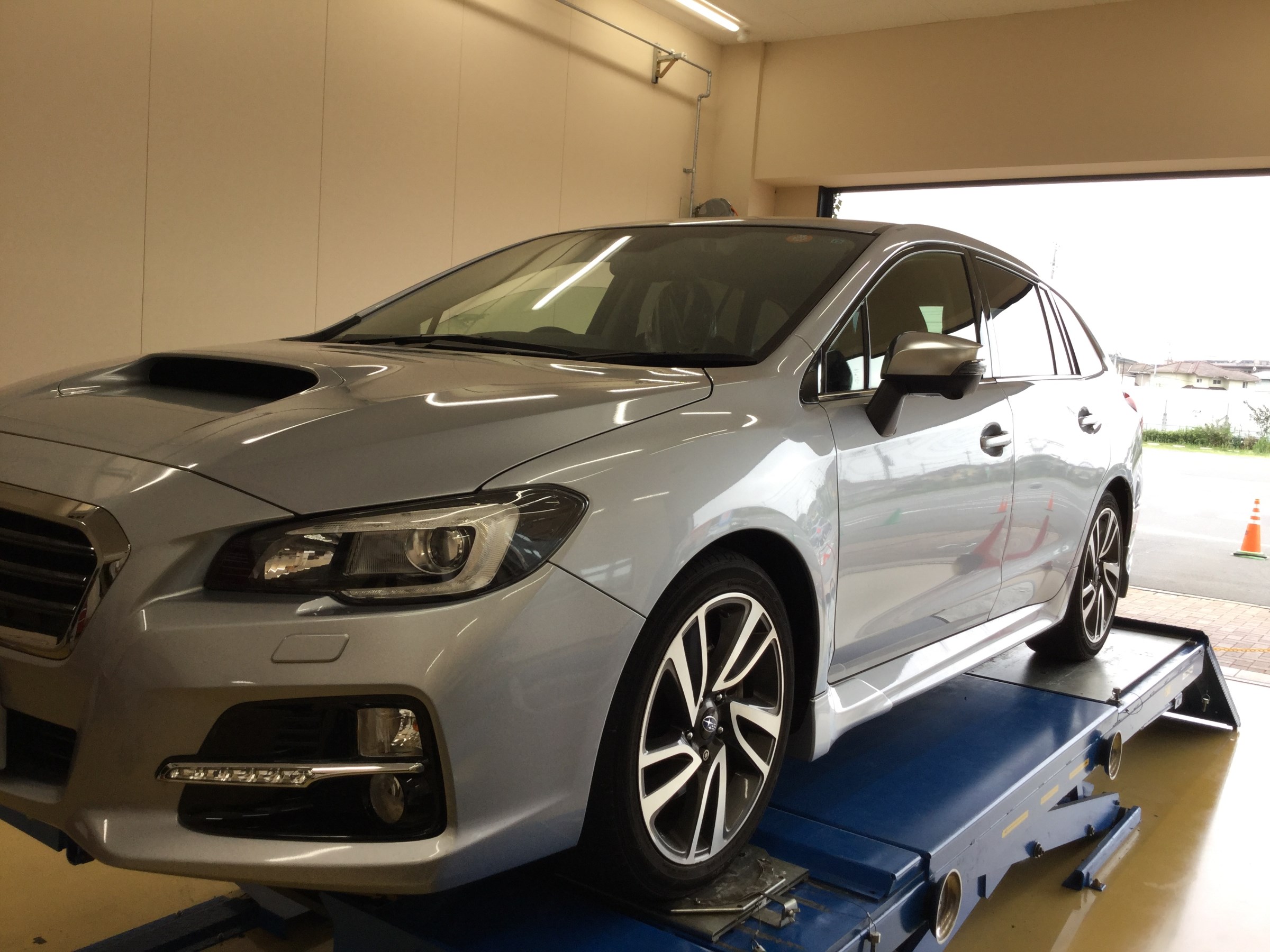 レヴォーグ タイヤアルミホイールセット取付 Tpms 空気圧モニター 取付 スバル レヴォーグ タイヤ タイヤ ホイール関連 タイヤ ホイール交換 サービス事例 タイヤ館 イオンタウン稲毛長沼 タイヤからはじまる トータルカーメンテナンス タイヤ館グループ