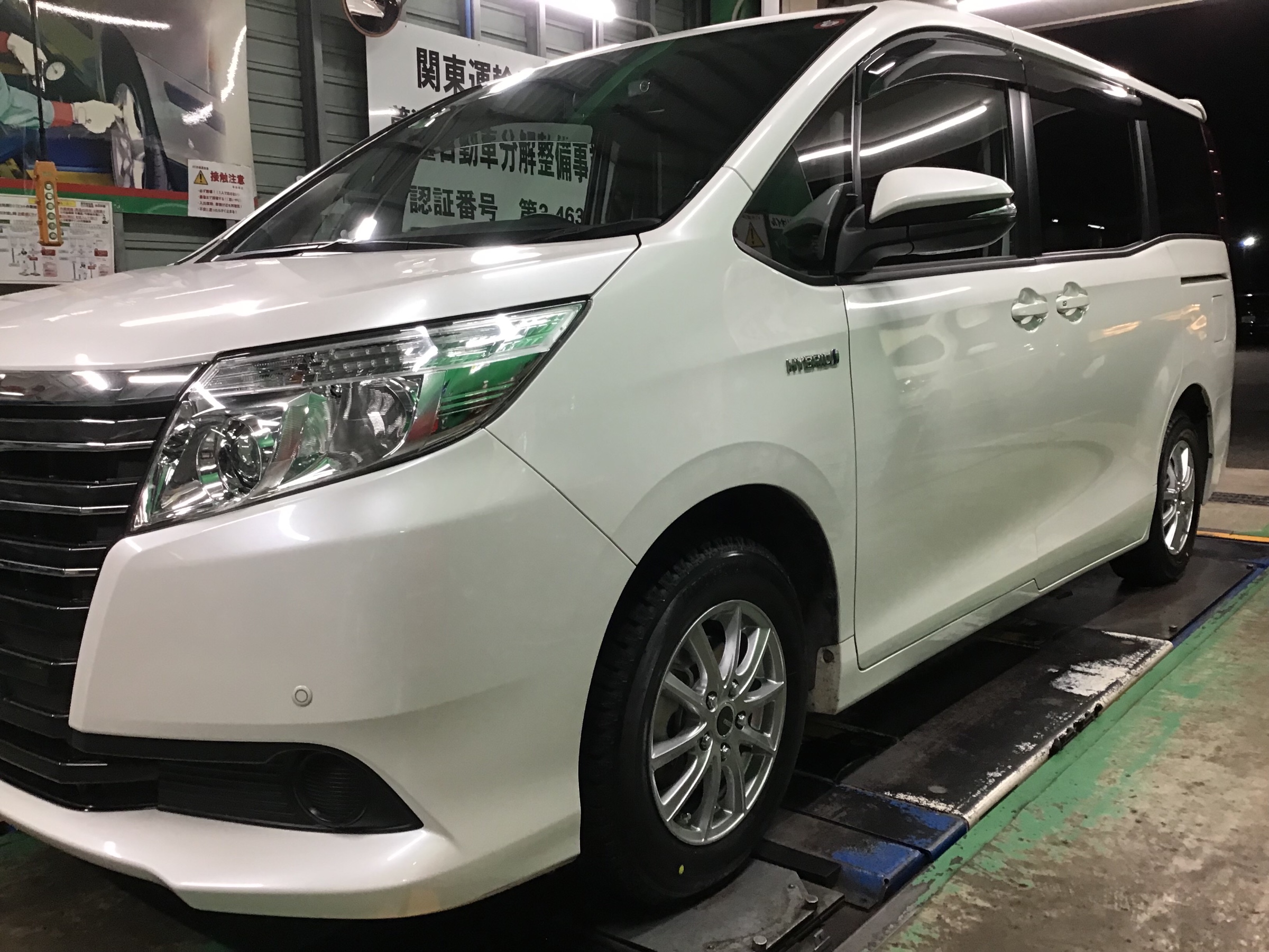 トヨタ ノア スタッドレスタイヤ取り付け トヨタ ノア サービス事例 タイヤ館 勝田台 千葉県のタイヤ カー用品ショップ タイヤからはじまる トータルカーメンテナンス タイヤ館グループ