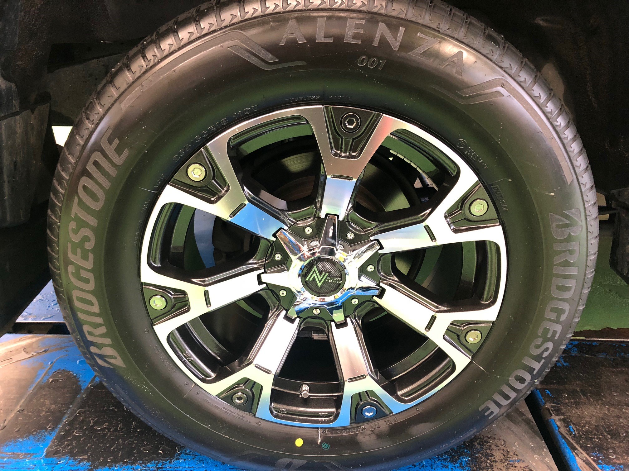 トヨタ 120系・ランドクルーザープラド】タイヤ＆ホイール取付の
