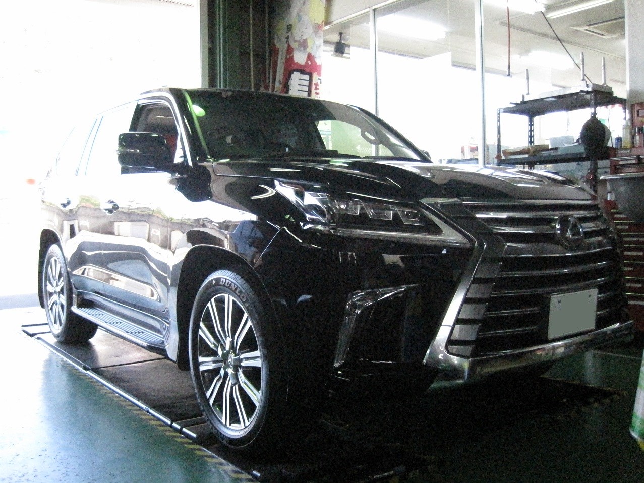 レクサスLX570 マフラー交換!! | 店舗おススメ情報 レクサスLX570 マフラー交換!! | 店舗おススメ情報